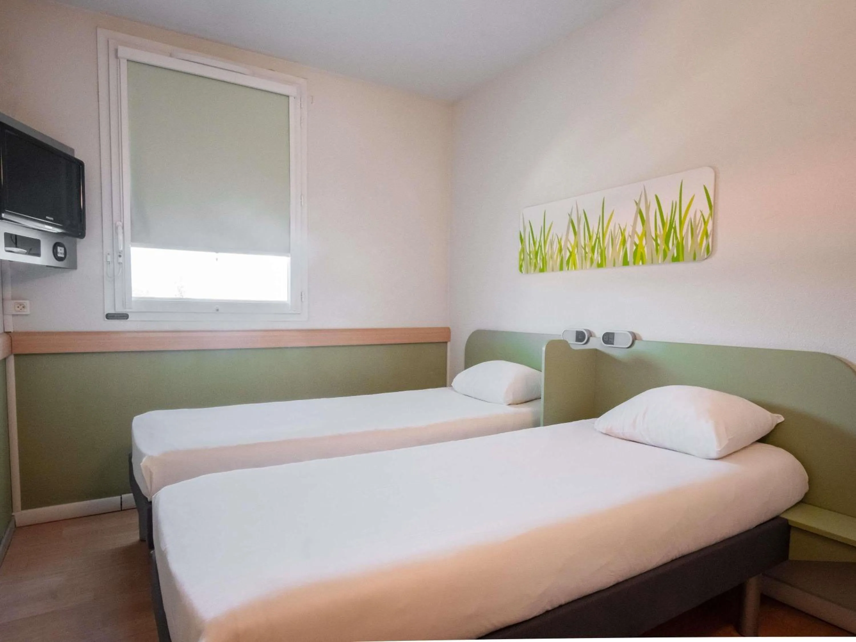 Bedroom, Bed in ibis budget Montauban Les Chaumes