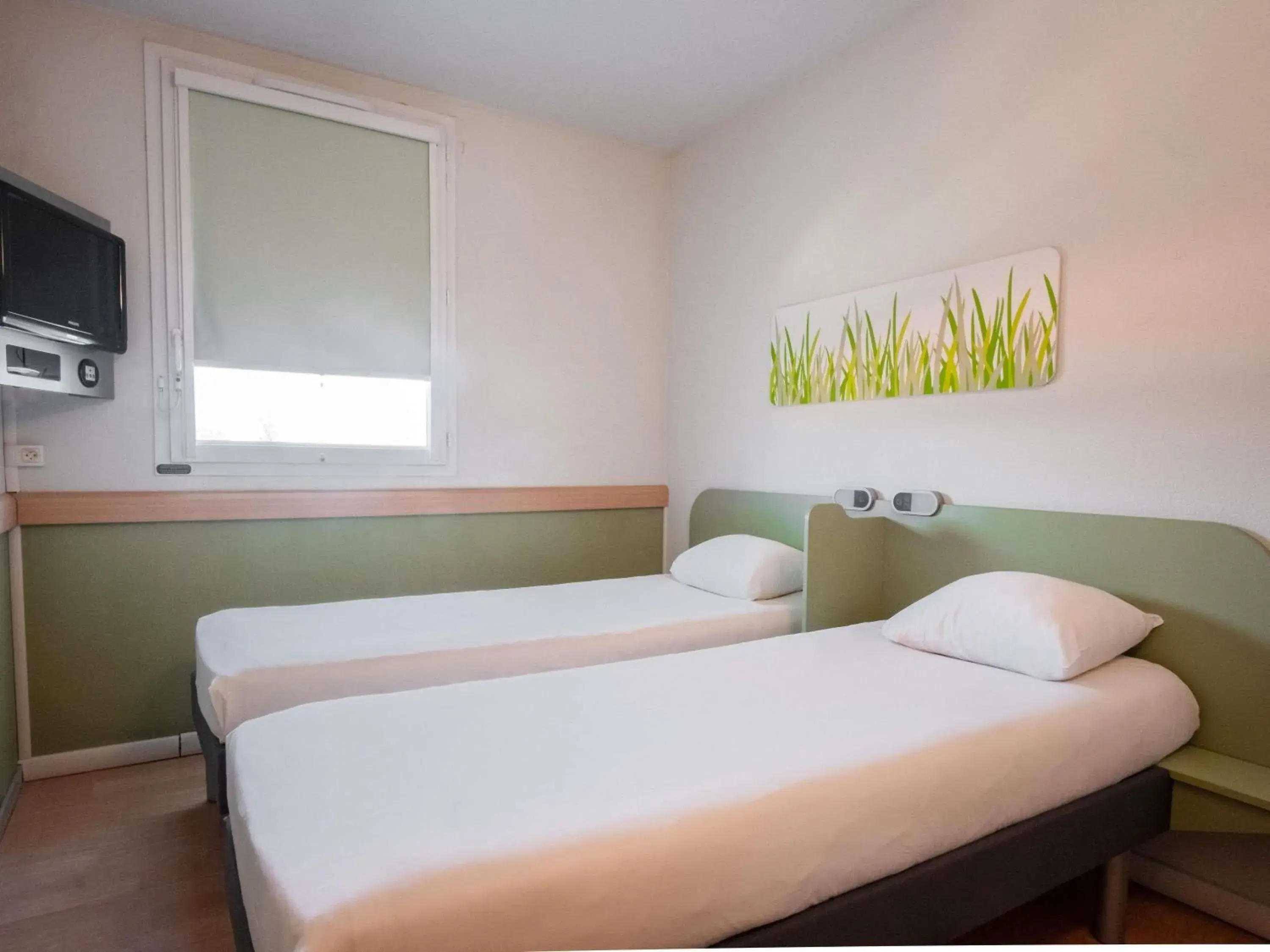 Bedroom, Bed in ibis budget Montauban Les Chaumes Bedroom, Bed in ibis budget Montauban Les Chaumes