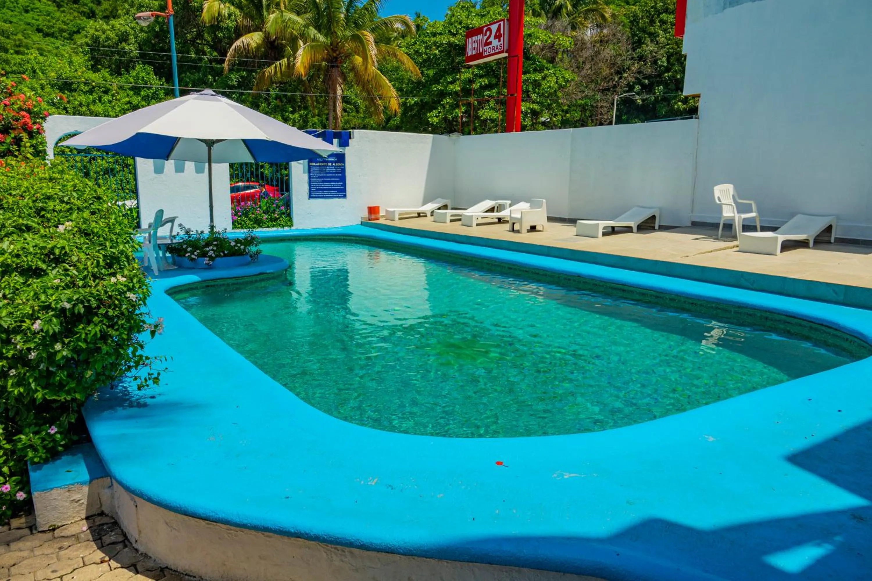 Swimming pool in Suites La Audiencia