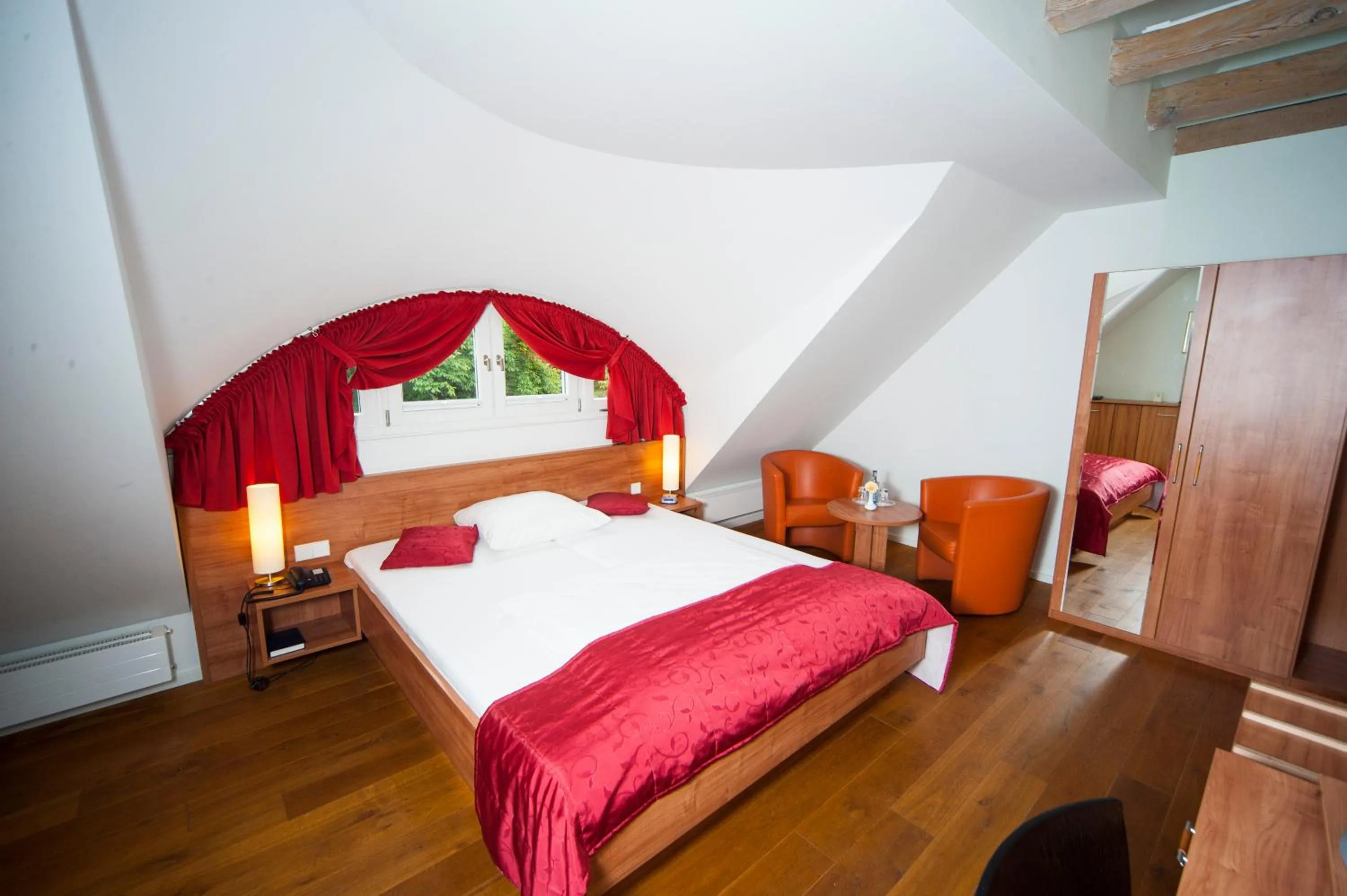 Photo of the whole room, Bed in Hotel zum Hofmaler