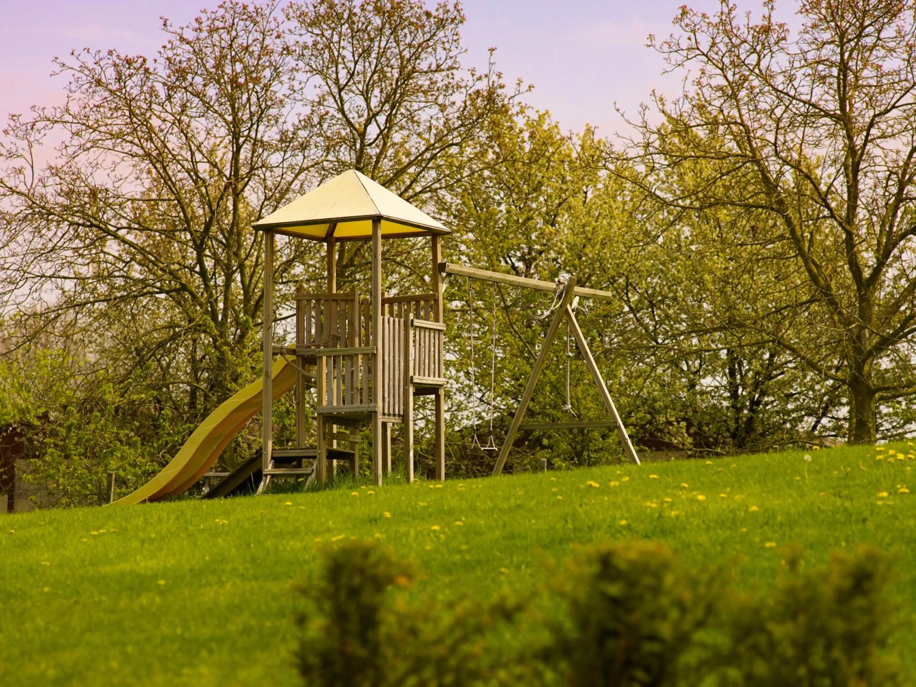 Children play ground in B&B 't Maanhof