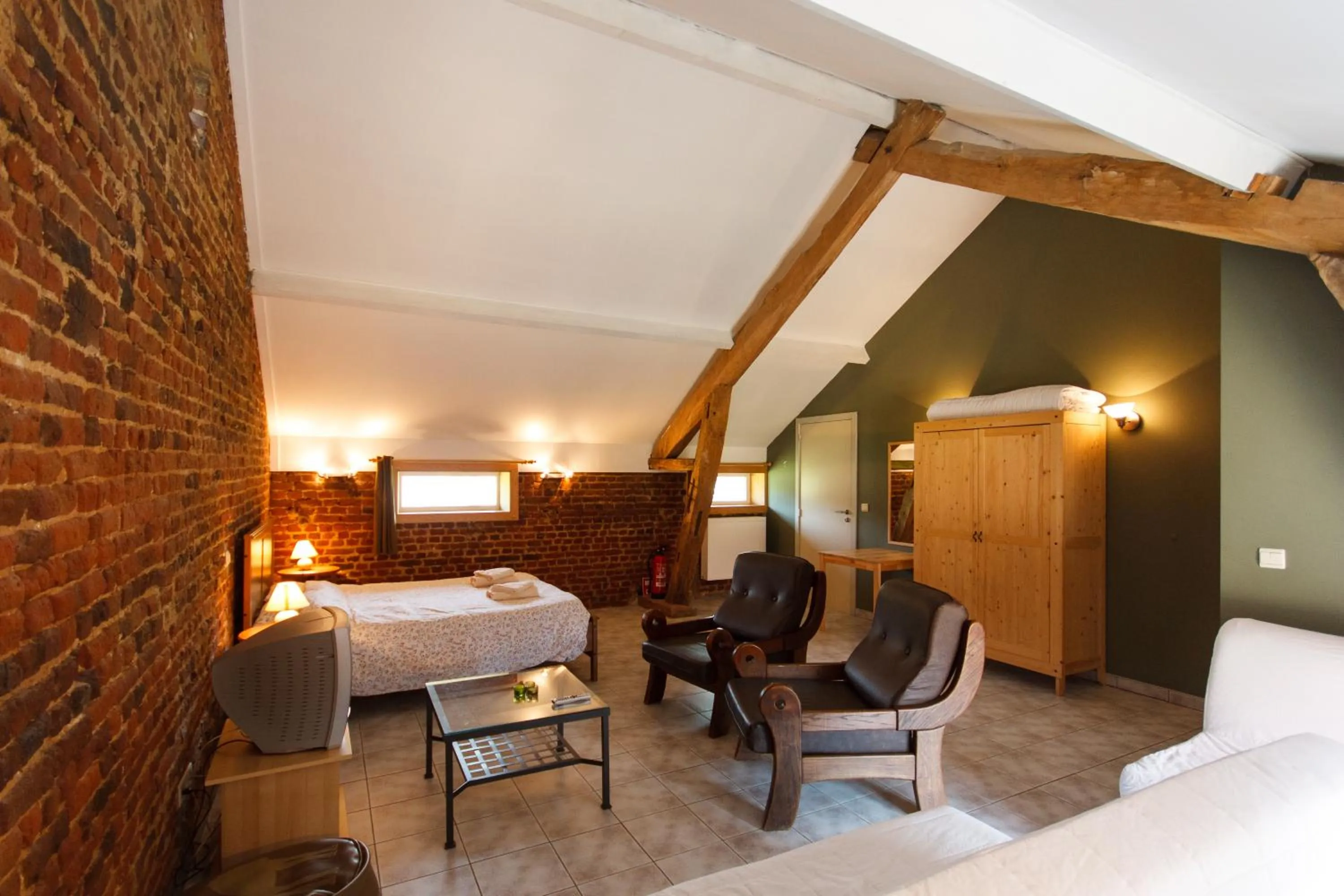 Photo of the whole room, Bed in B&B 't Maanhof