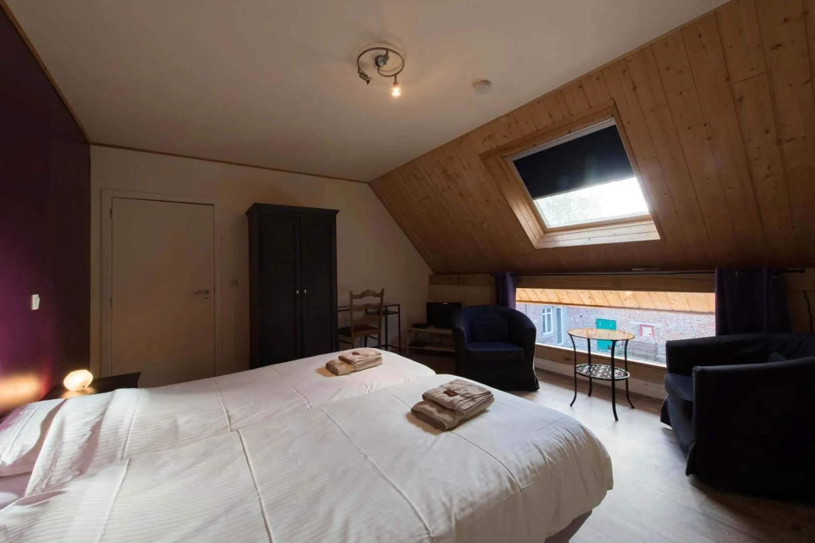 Photo of the whole room, Bed in B&B 't Maanhof