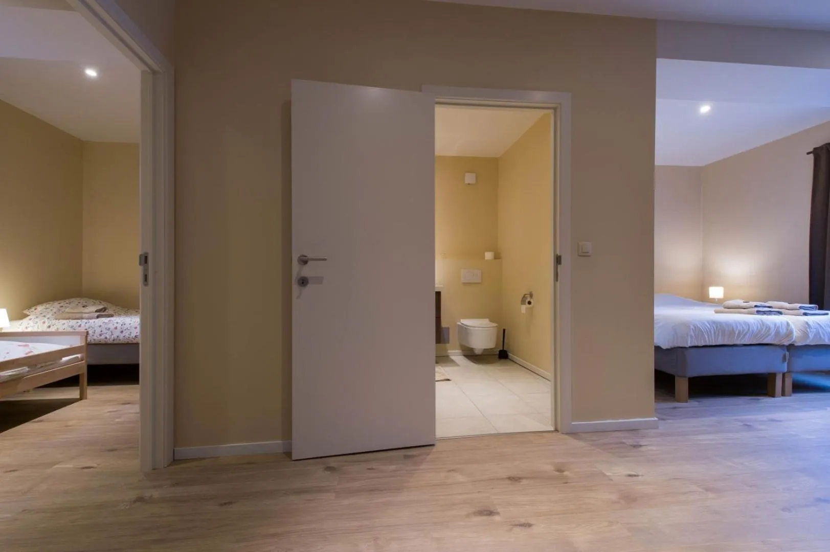 Bathroom, Bed in B&B 't Maanhof