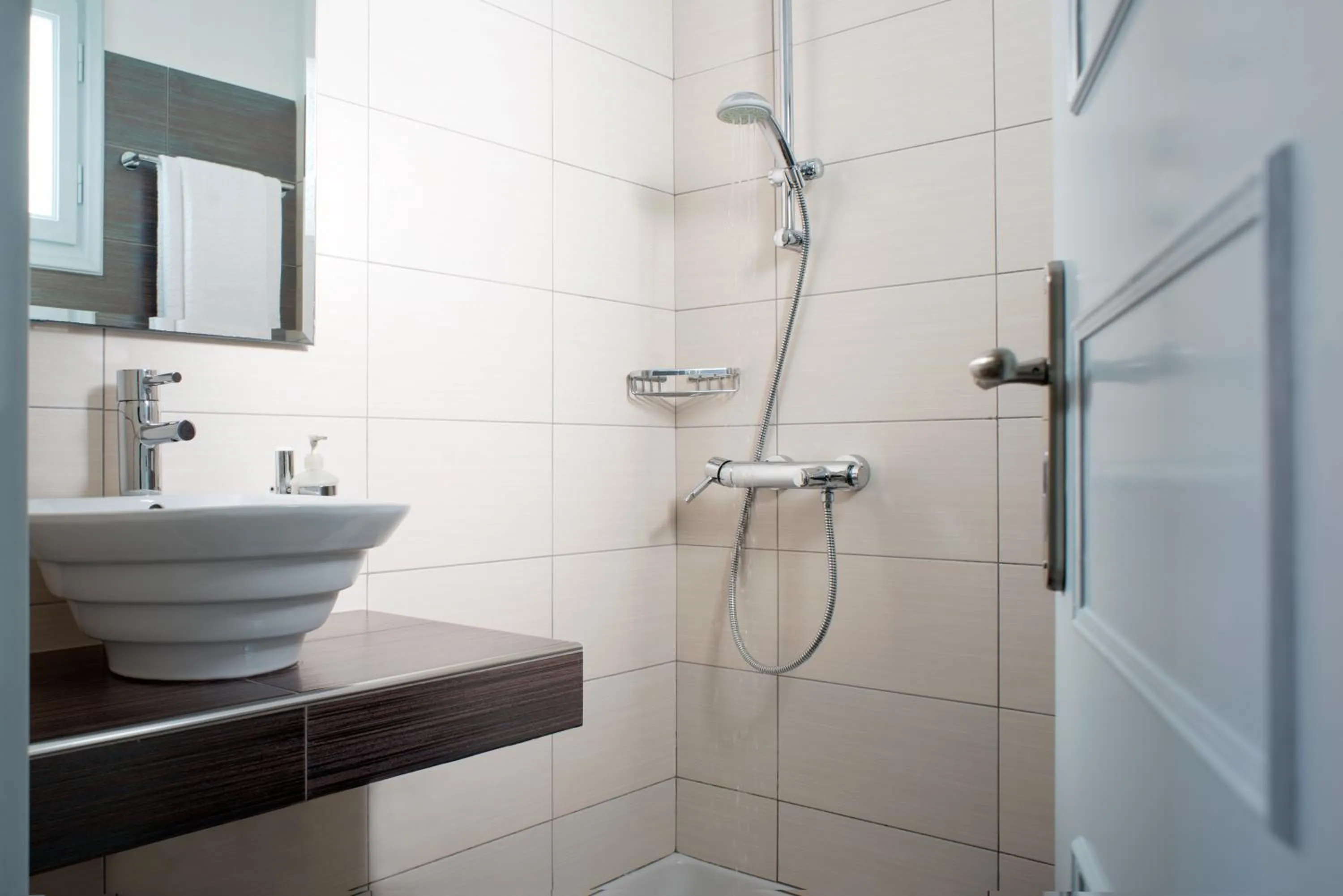 Bathroom in Seaside by Manos