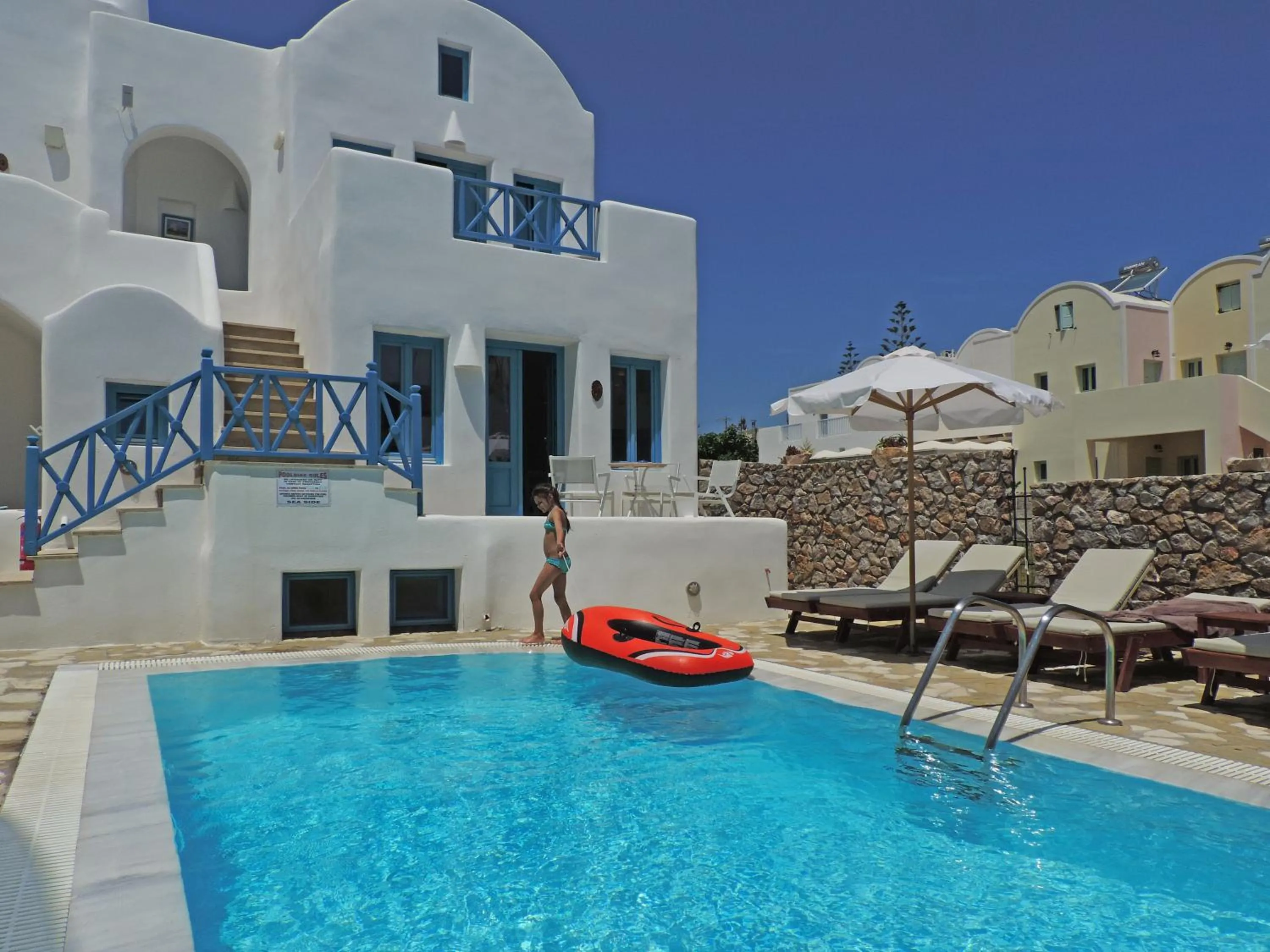 Balcony/Terrace in Seaside by Manos