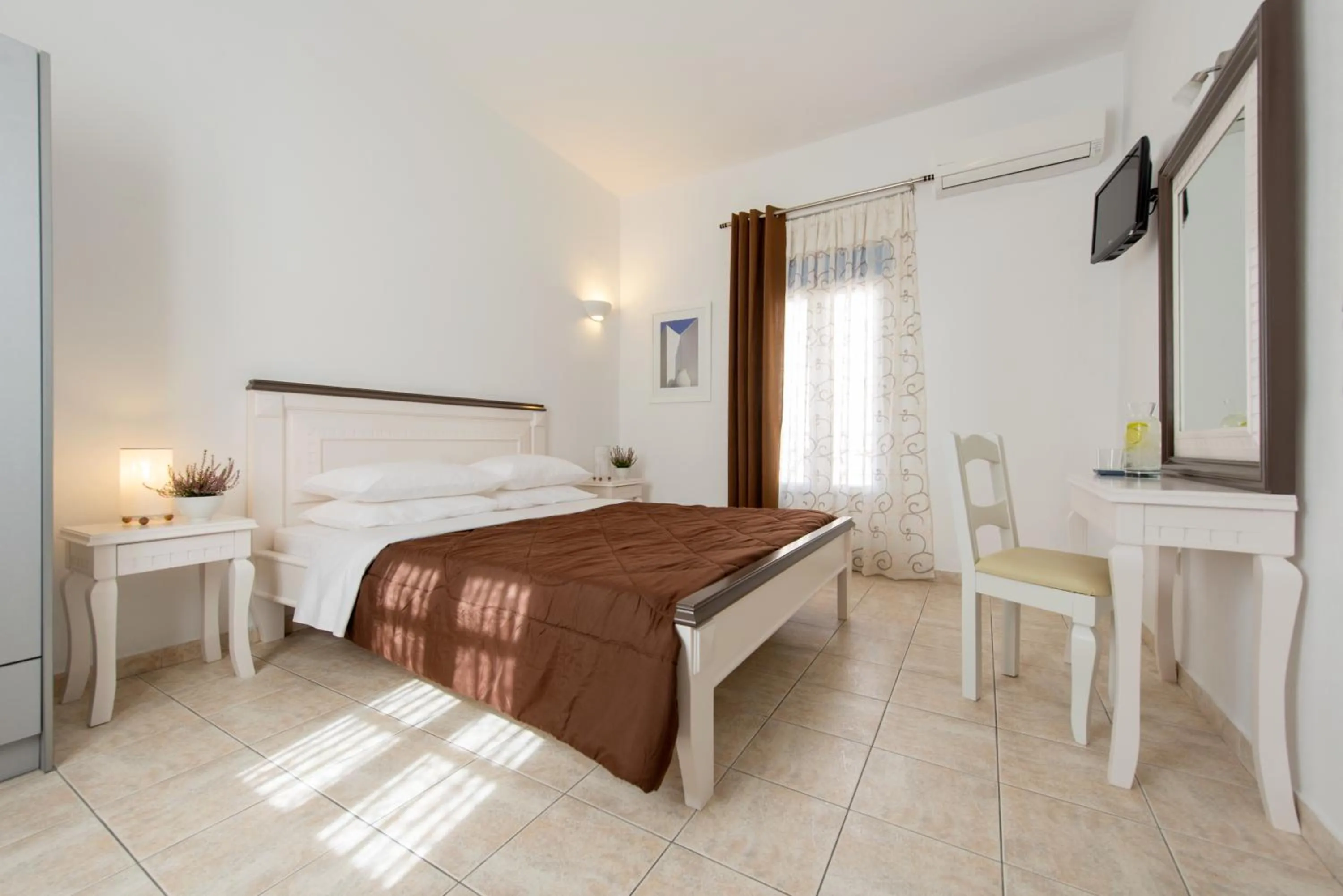 Photo of the whole room, Bed in Seaside by Manos
