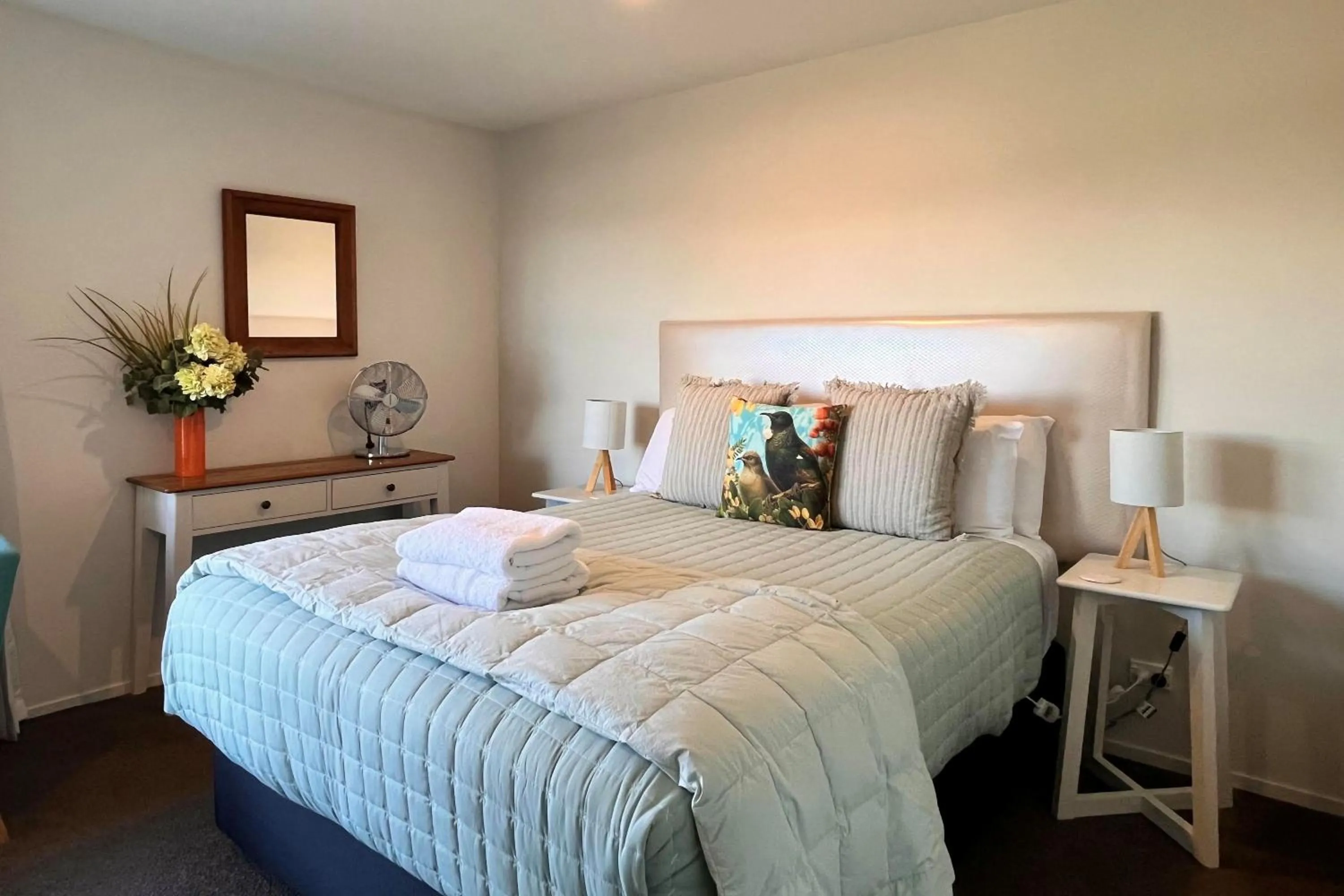 Bedroom, Bed in Cairnsmore Apartment - Lake Tekapo