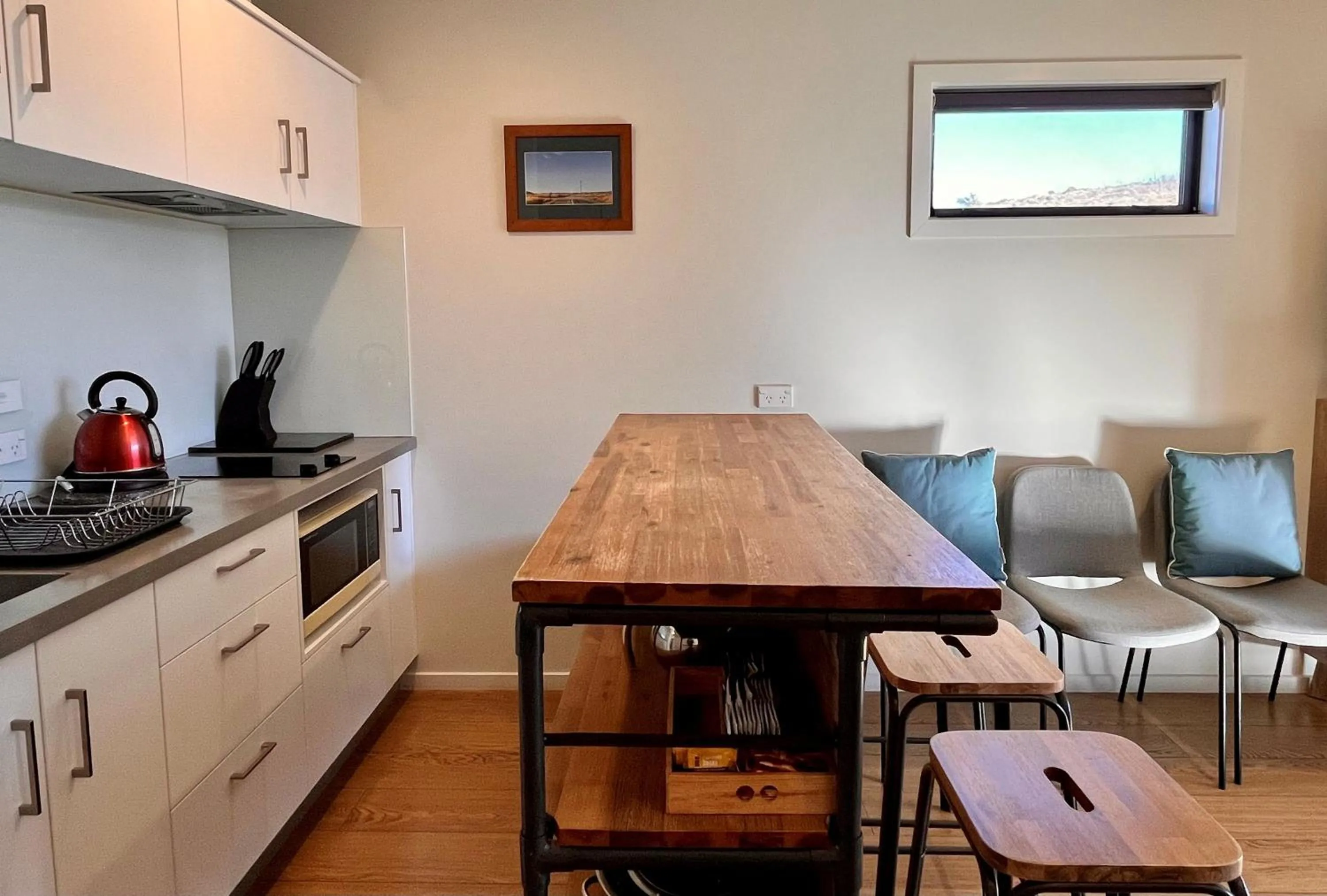 Kitchen or kitchenette in Cairnsmore Apartment - Lake Tekapo