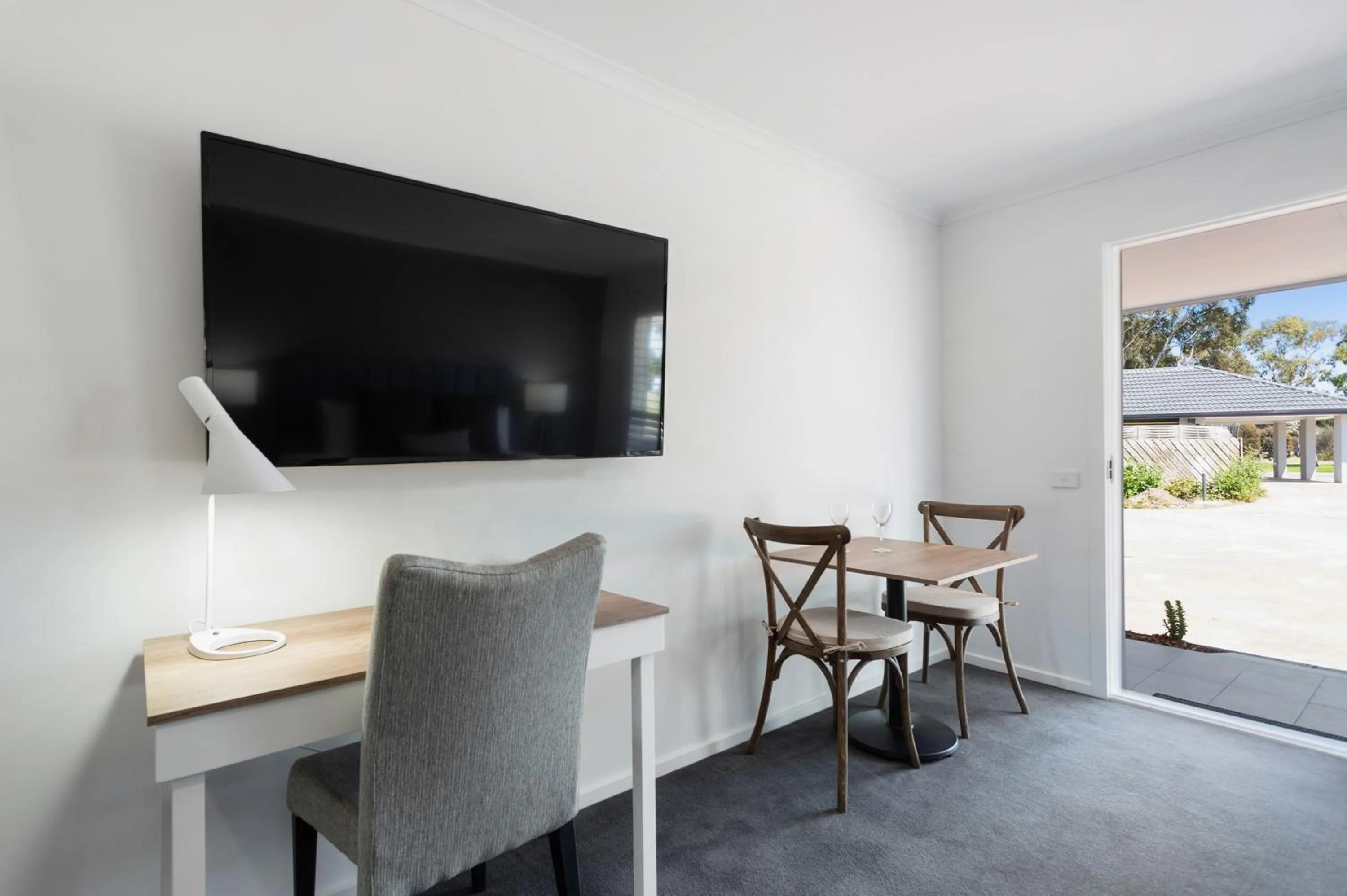 TV and multimedia in Sanctuary Inn on Westernport