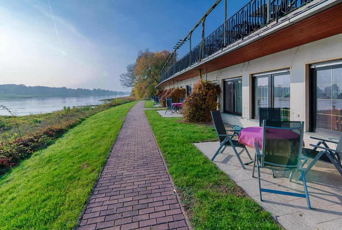 Patio in Elbterrassen zu Brambach