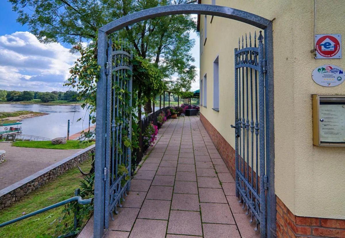 Facade/entrance in Elbterrassen zu Brambach