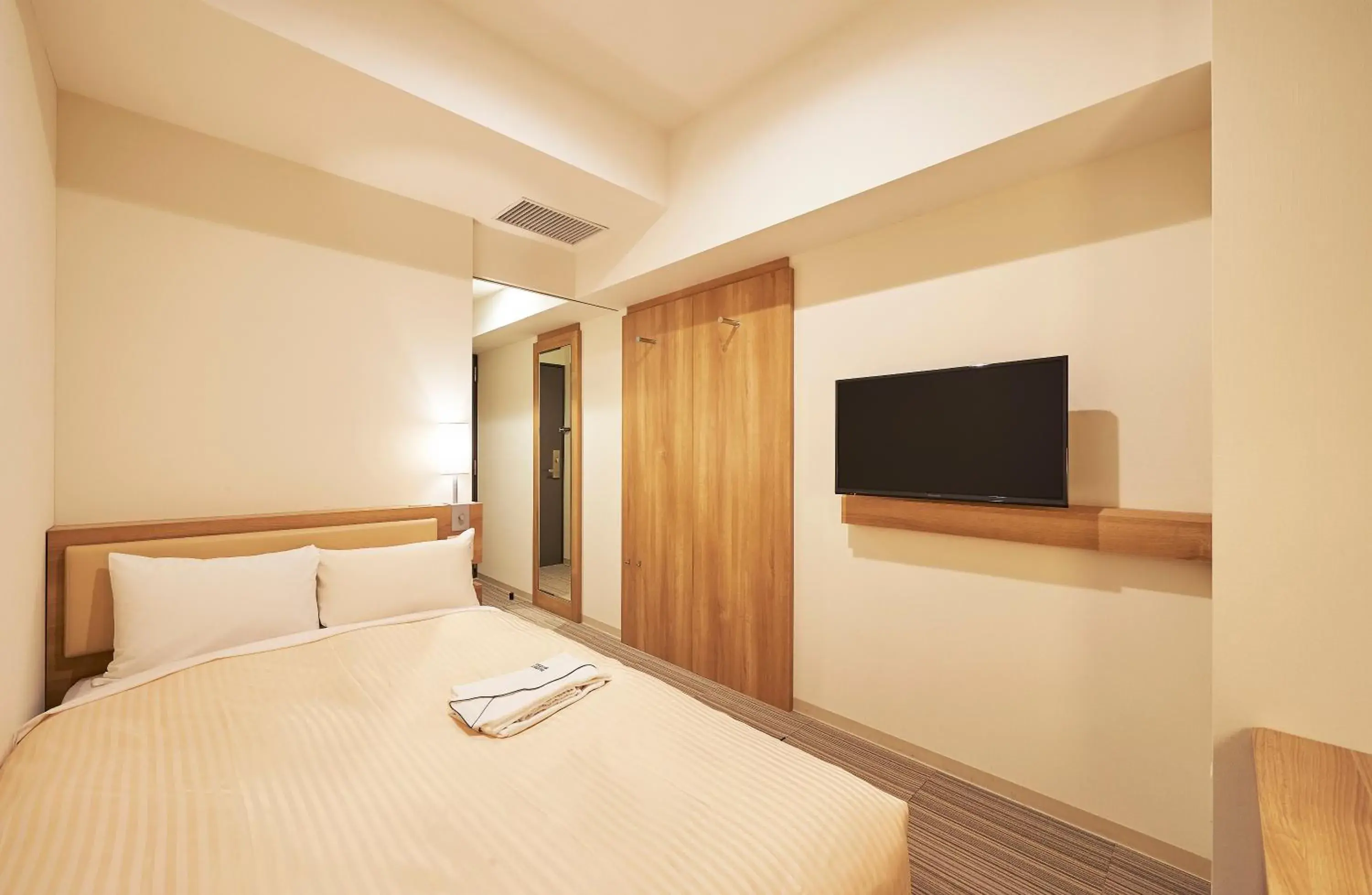 Photo of the whole room, Bed in Sotetsu Fresa Inn Kanda-Otemachi Photo of the whole room, Bed in Sotetsu Fresa Inn Kanda-Otemachi