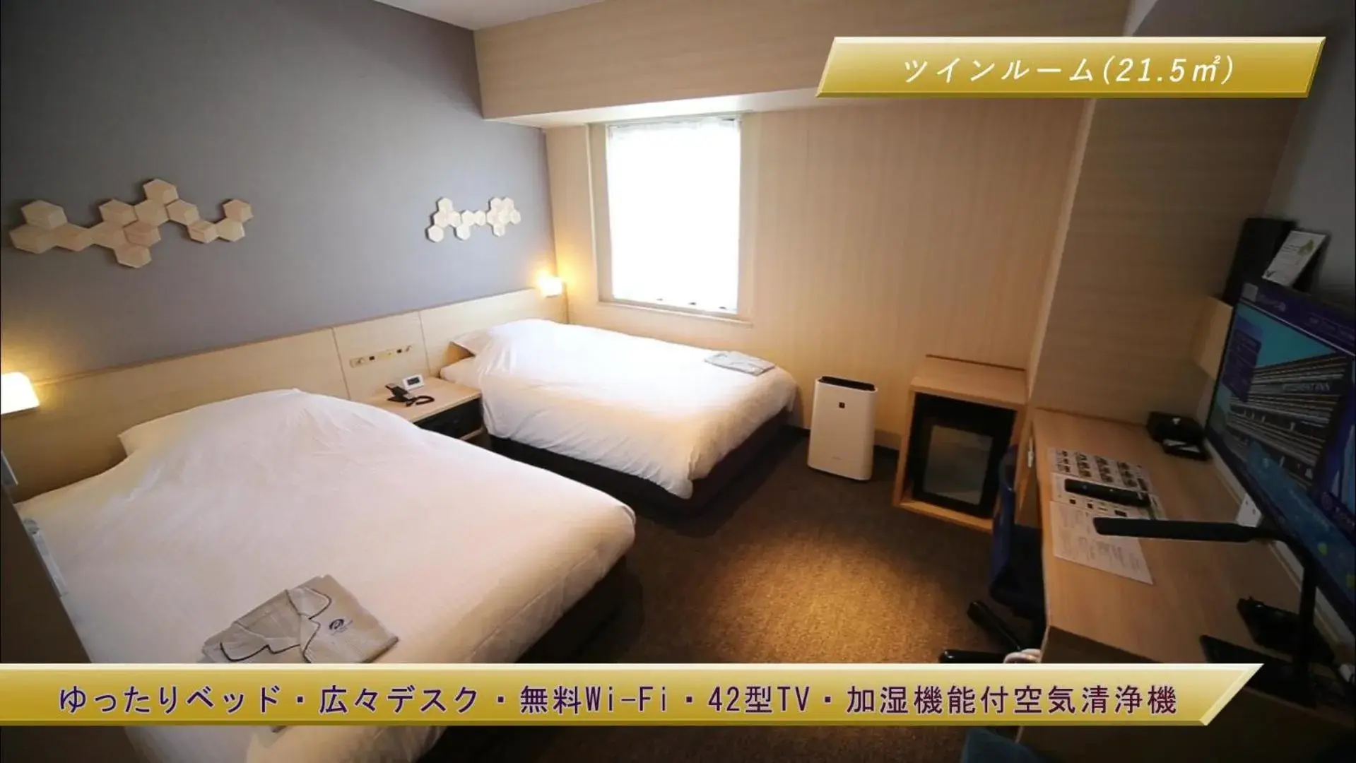 Bed in JR Clement Inn Kochi Bed in JR Clement Inn Kochi