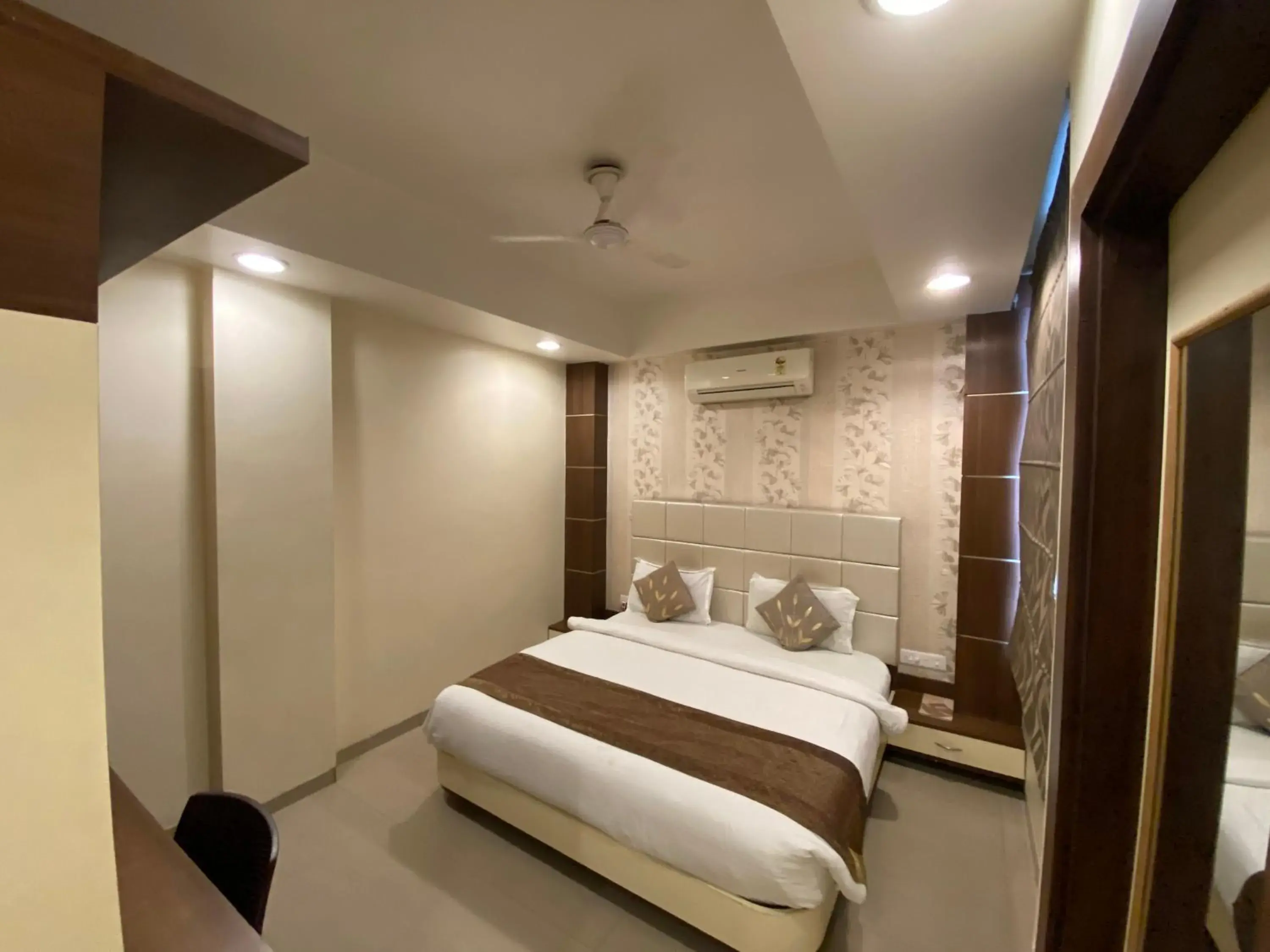 Bedroom, Bed in Starlit Select Nirvana Bedroom, Bed in Starlit Select Nirvana