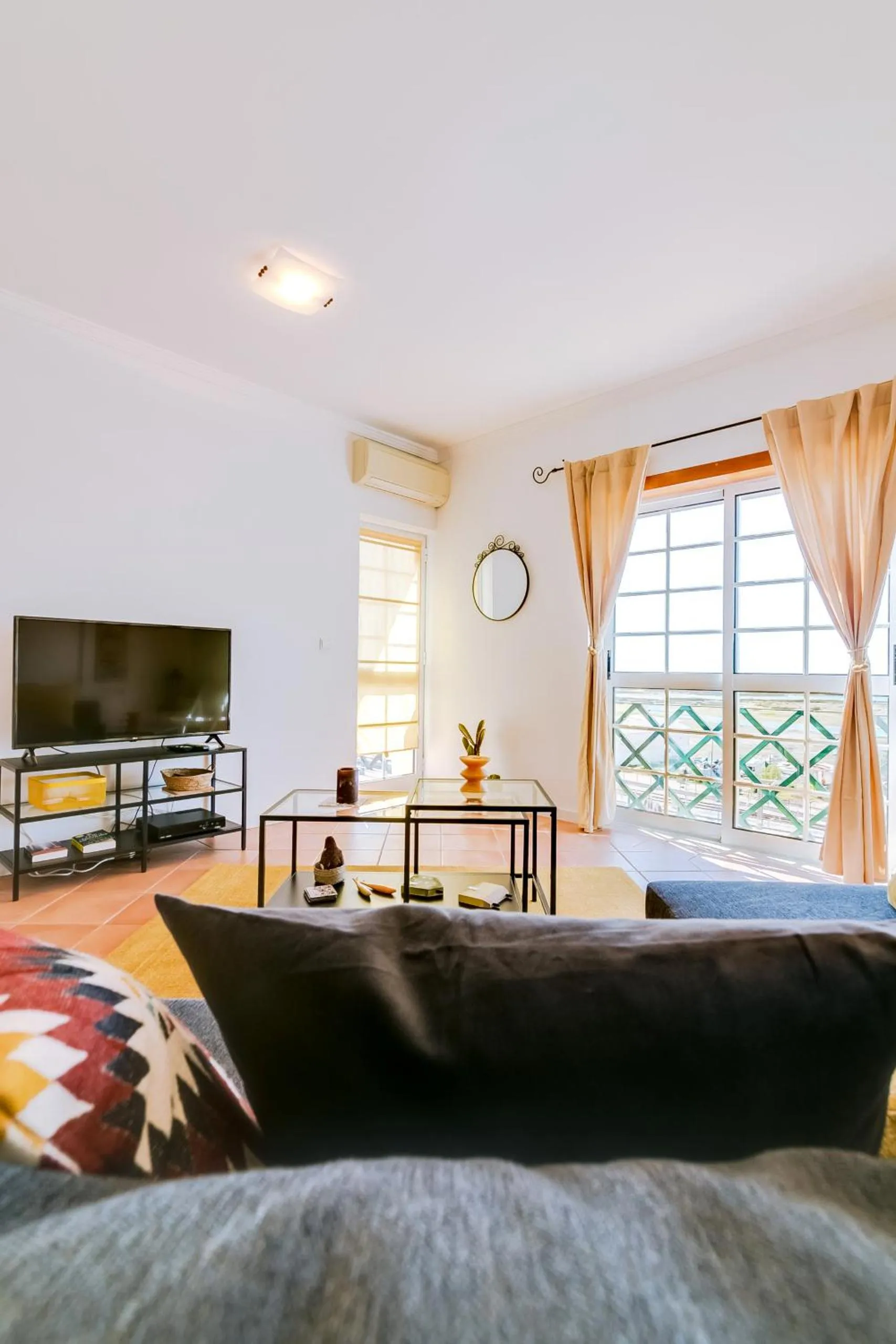 Communal lounge/ TV room in The Nest Apartment - Sea View - Faro