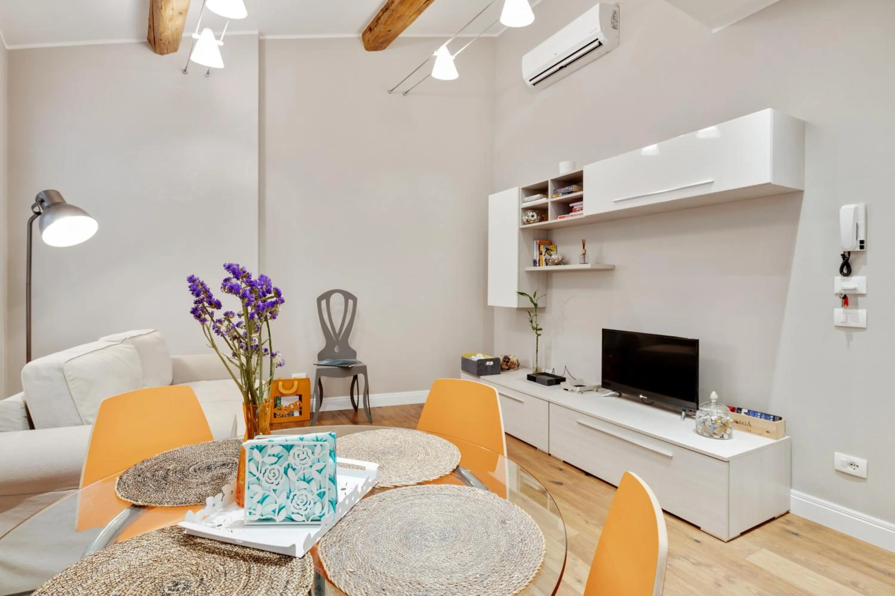 Living room in GuestHost - Palazzo Pitti & Ponte Vecchio Cozy Flat