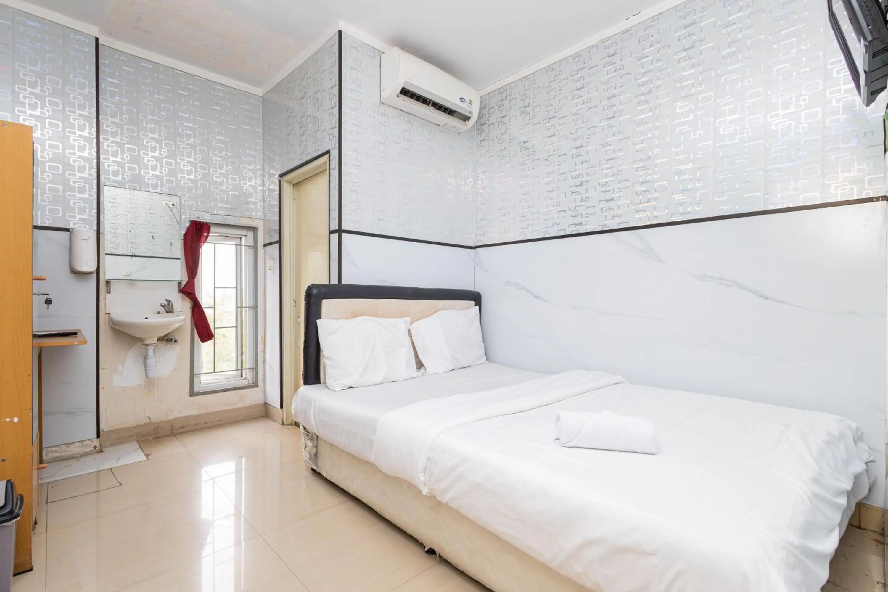 Bed in Alfa Guesthouse Serpong Mitra RedDoorz