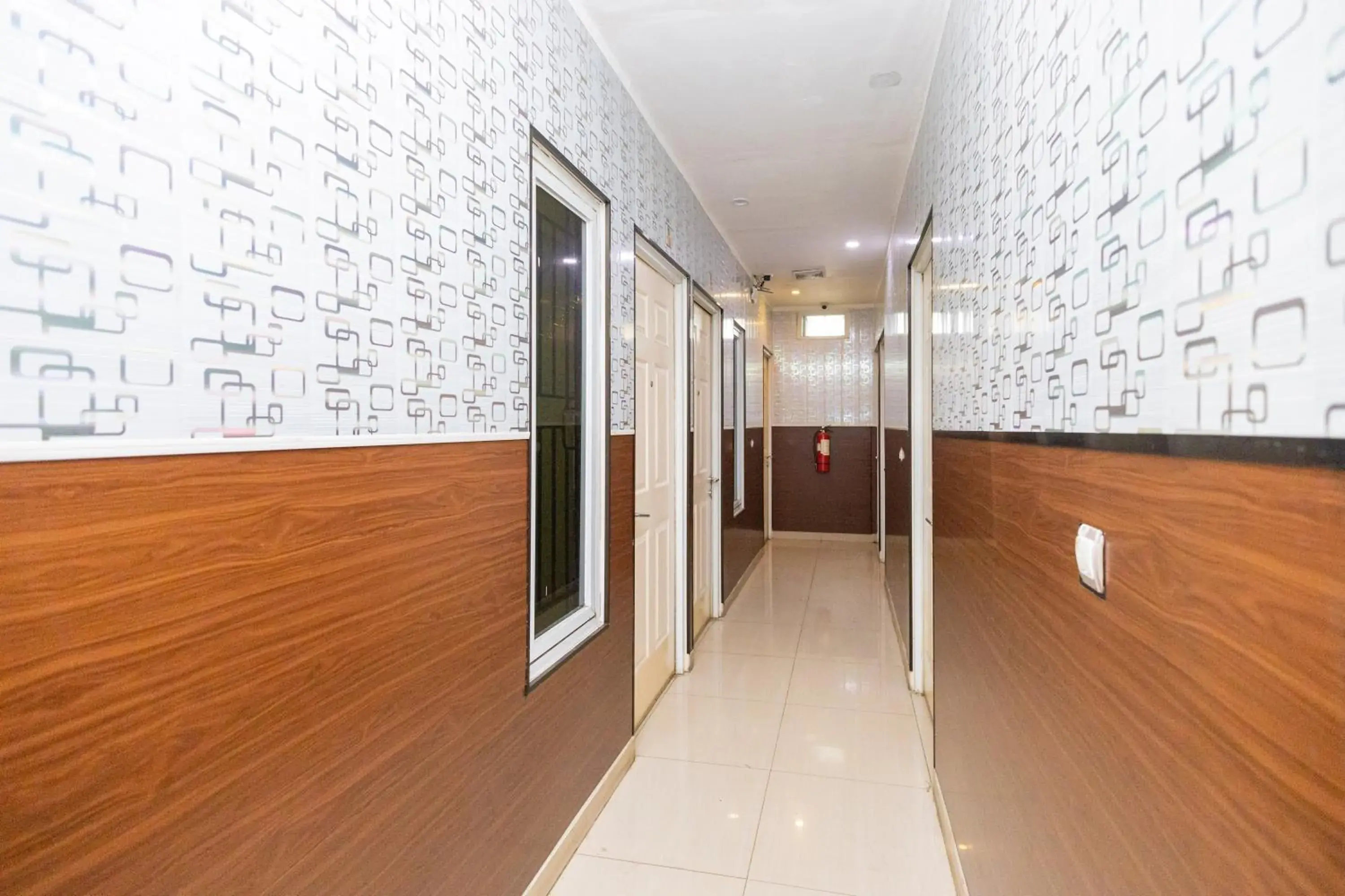 Property building in Alfa Guesthouse Serpong Mitra RedDoorz Property building in Alfa Guesthouse Serpong Mitra RedDoorz