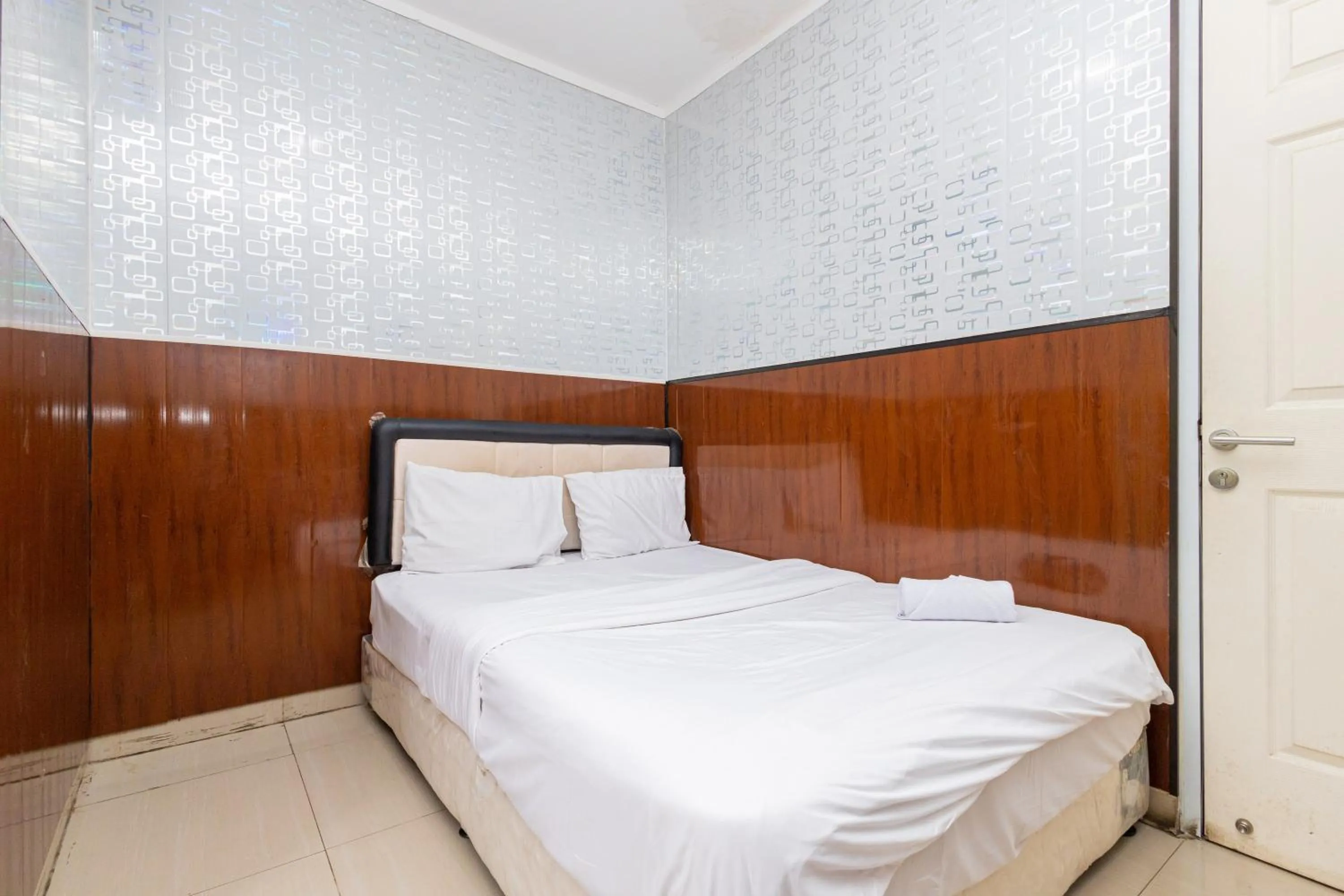 Bed in Alfa Guesthouse Serpong Mitra RedDoorz