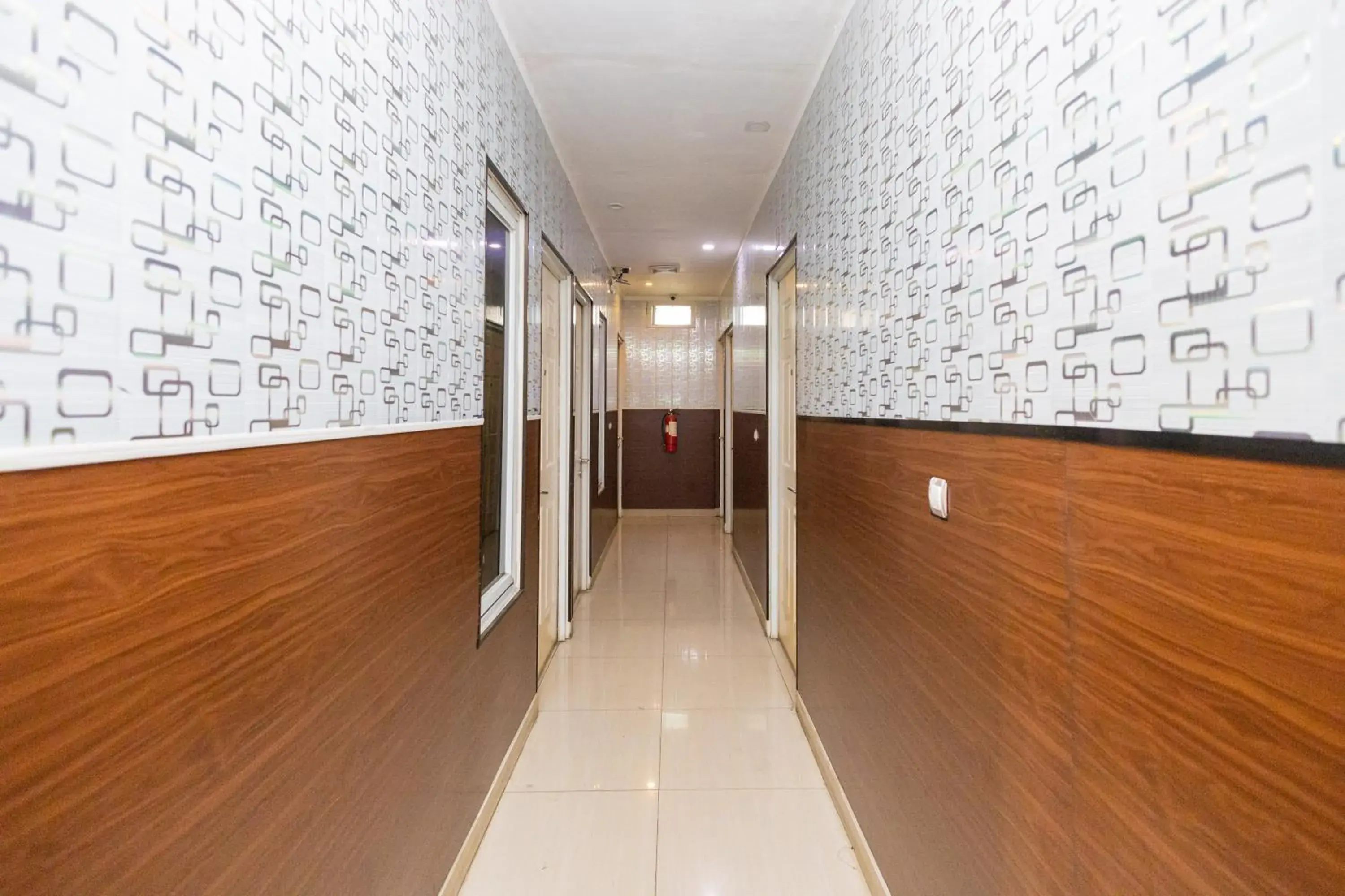 Property building in Alfa Guesthouse Serpong Mitra RedDoorz Property building in Alfa Guesthouse Serpong Mitra RedDoorz