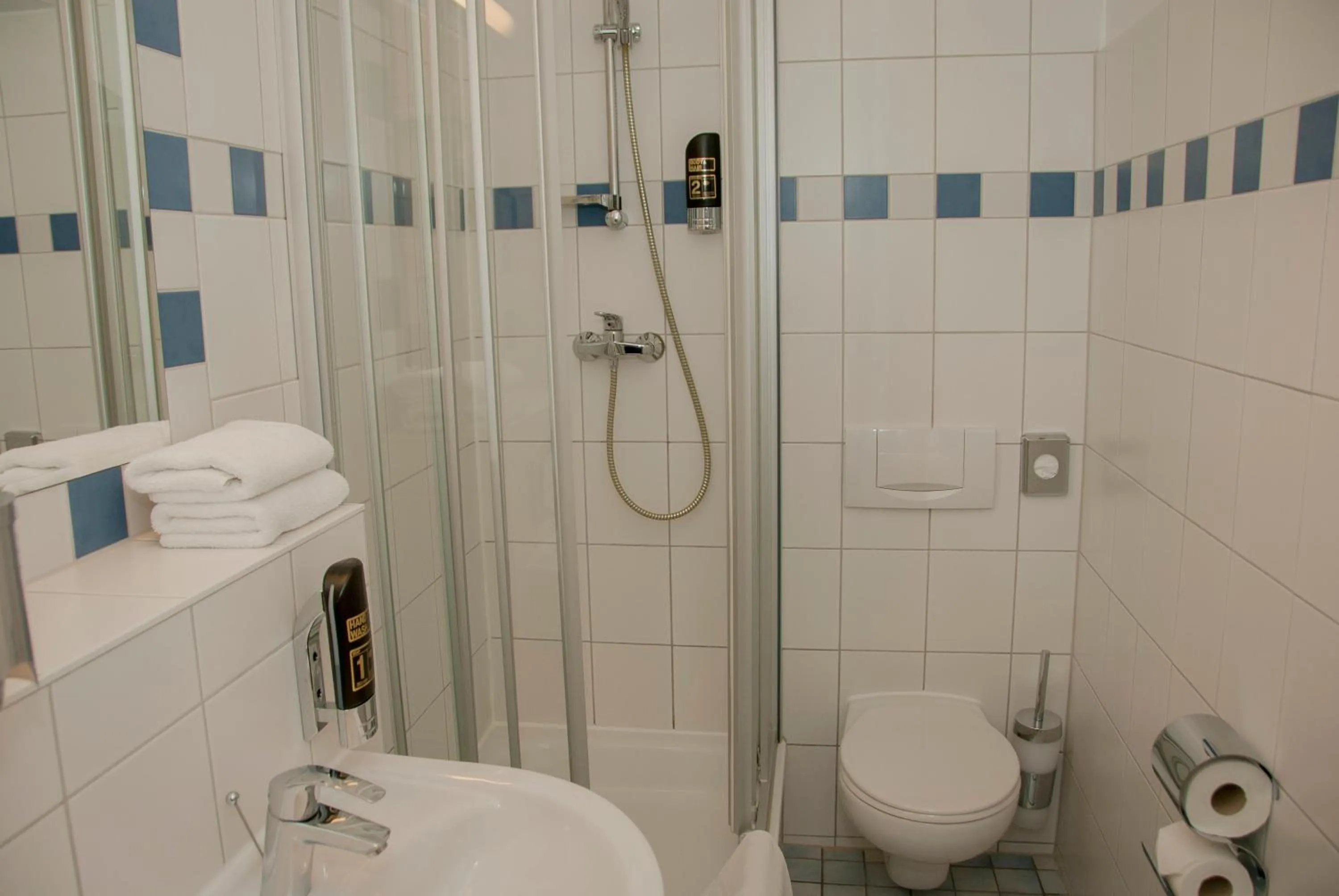 Bathroom in Elbbrücken Hotel