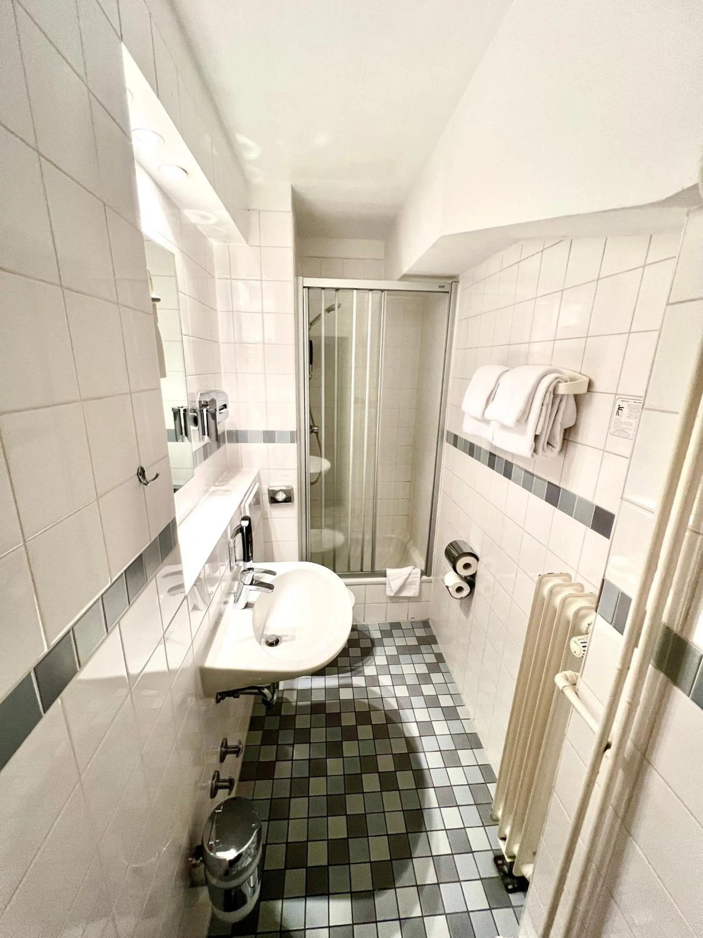 Bathroom in Elbbrücken Hotel