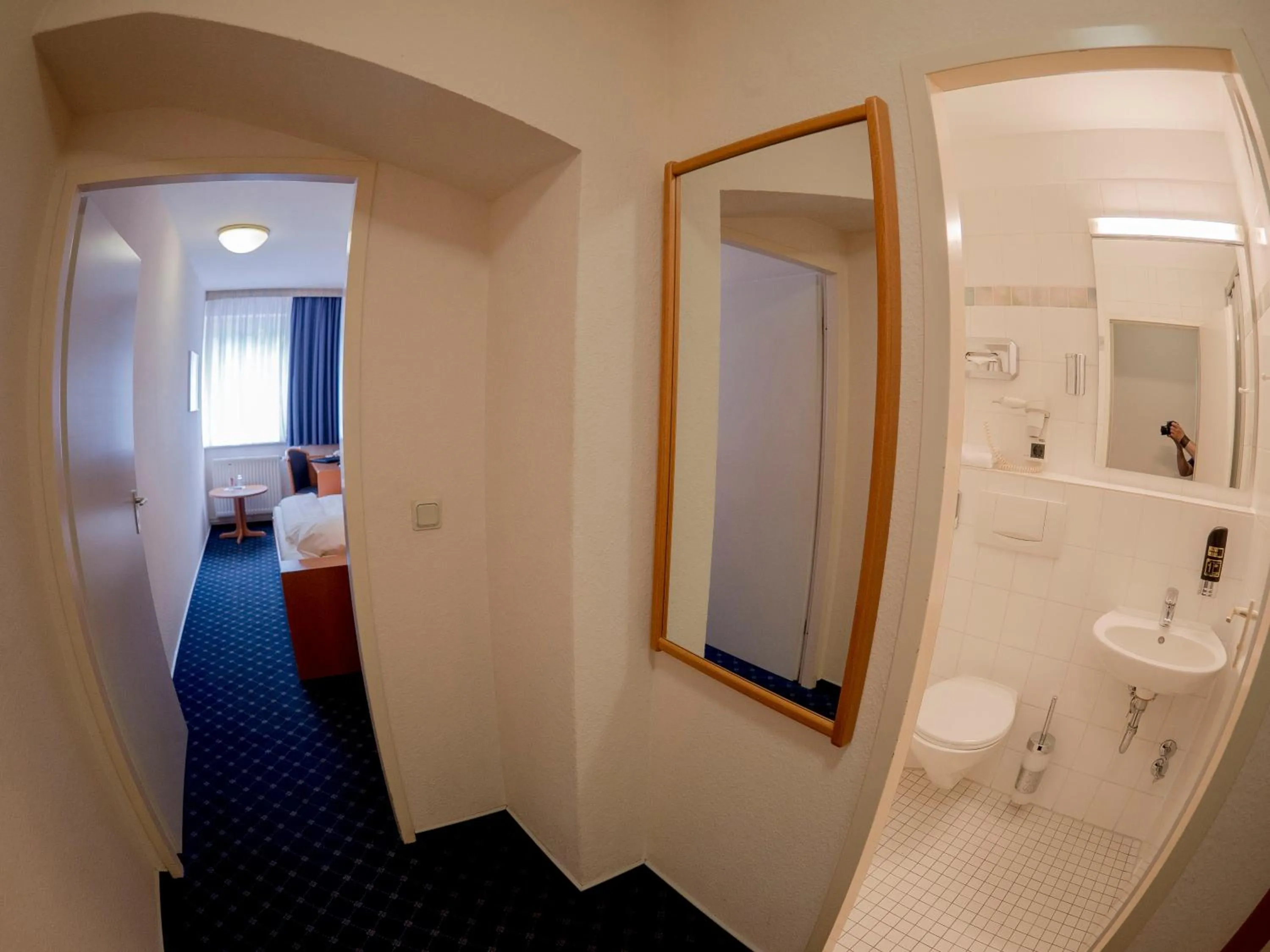 Photo of the whole room in Elbbrücken Hotel