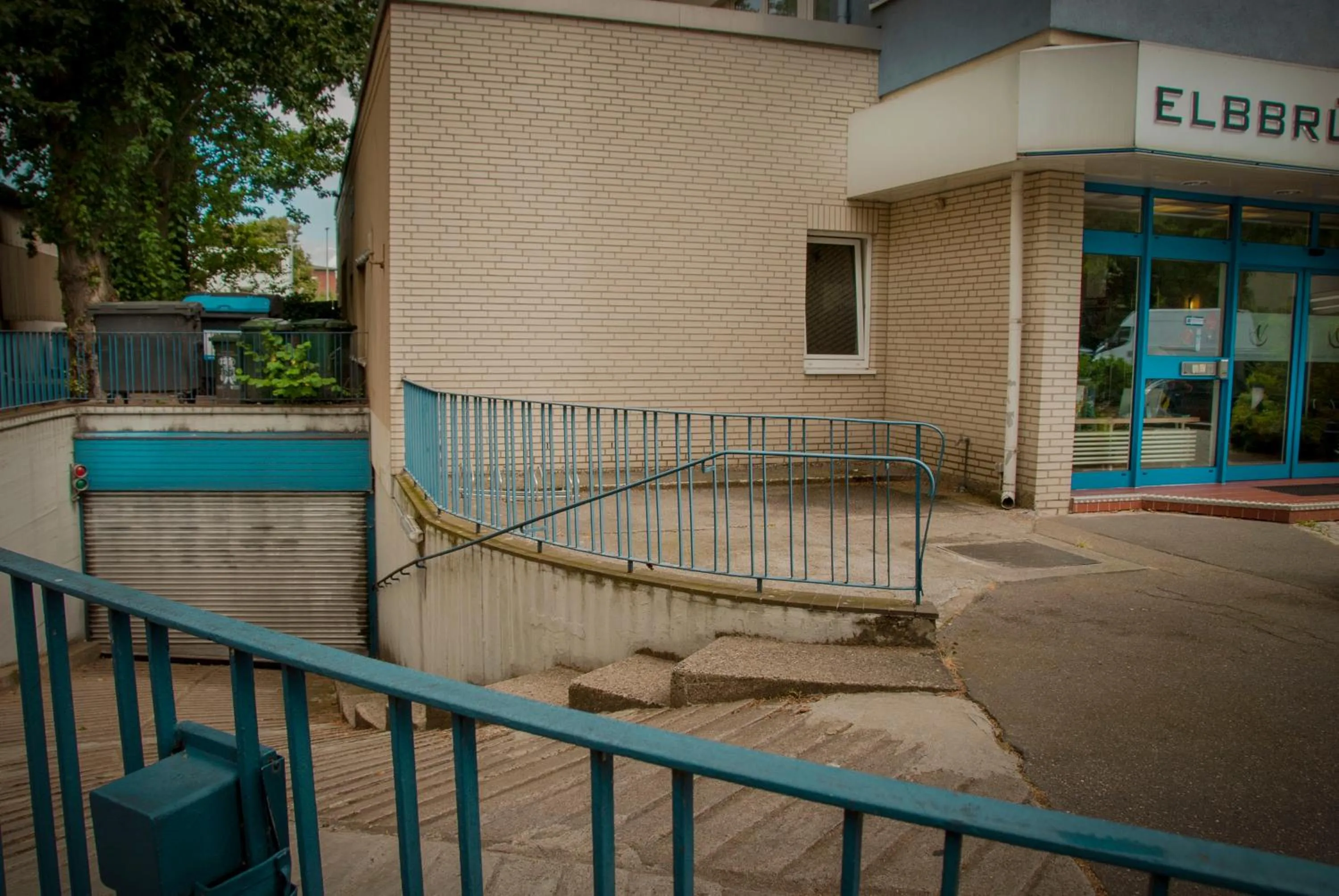 Facade/entrance in Elbbrücken Hotel