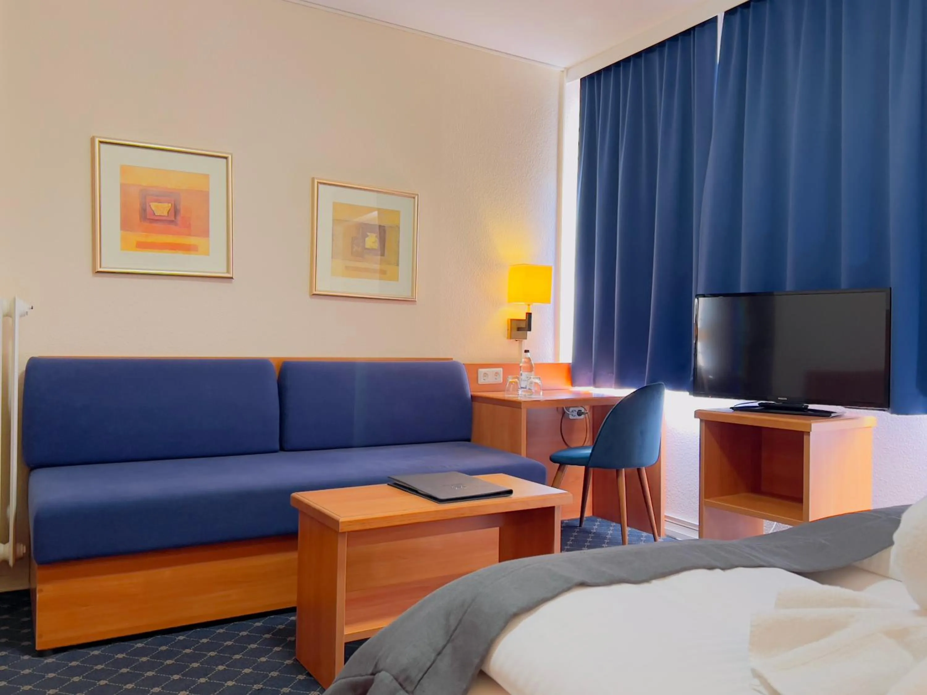 TV and multimedia, Bed in Elbbrücken Hotel