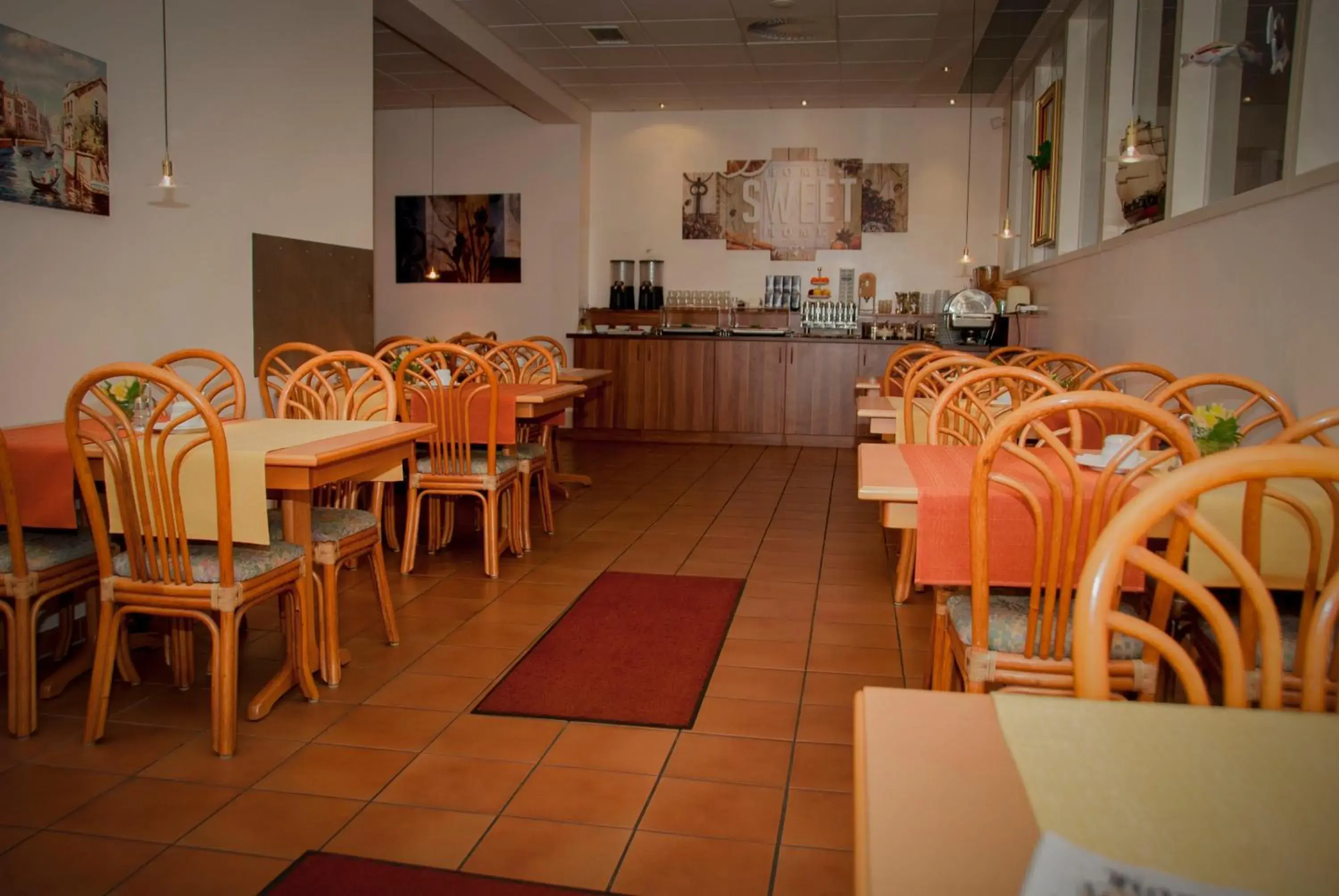 Restaurant/places to eat in Elbbrücken Hotel Restaurant/places to eat in Elbbrücken Hotel