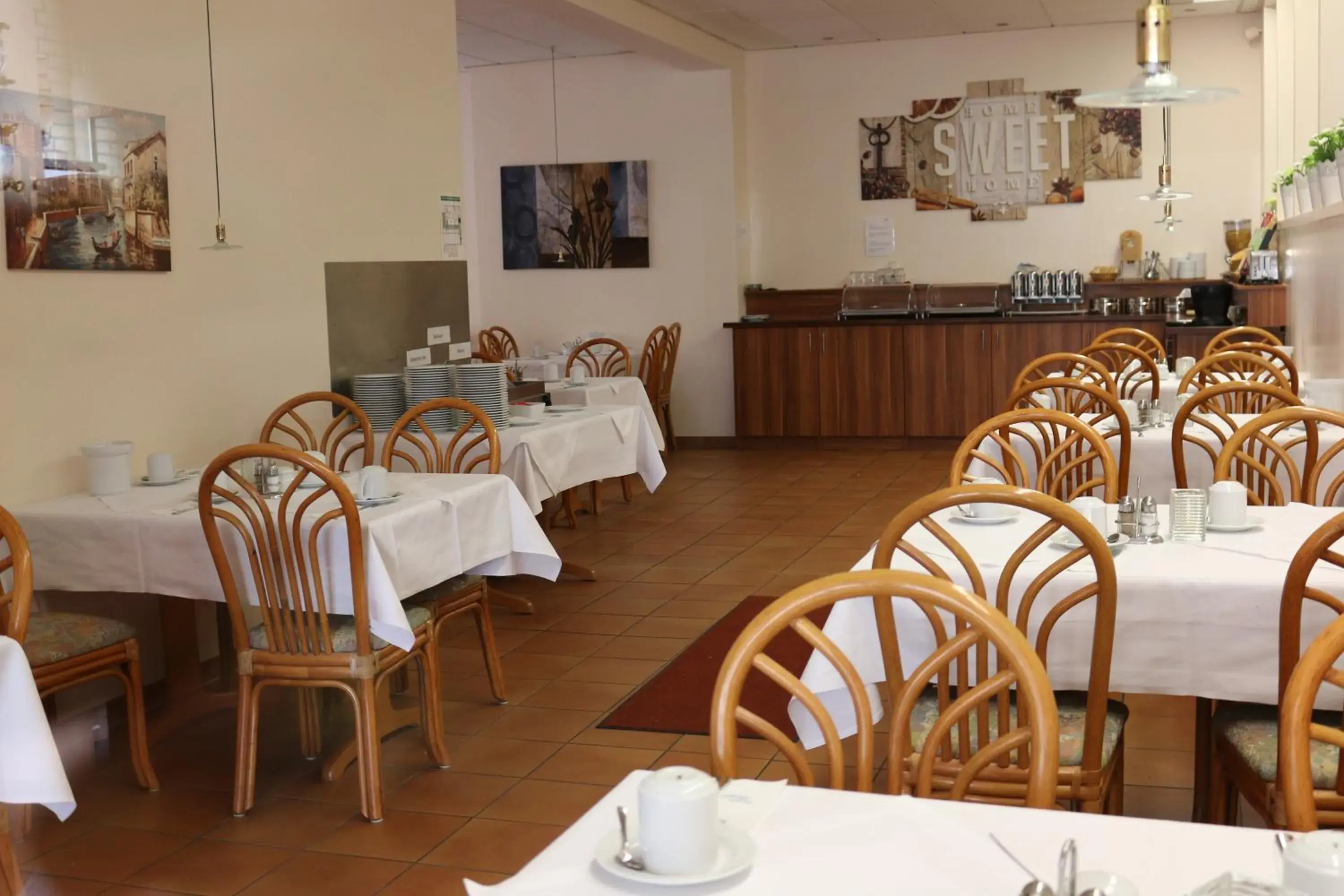 Restaurant/places to eat in Elbbrücken Hotel Restaurant/places to eat in Elbbrücken Hotel