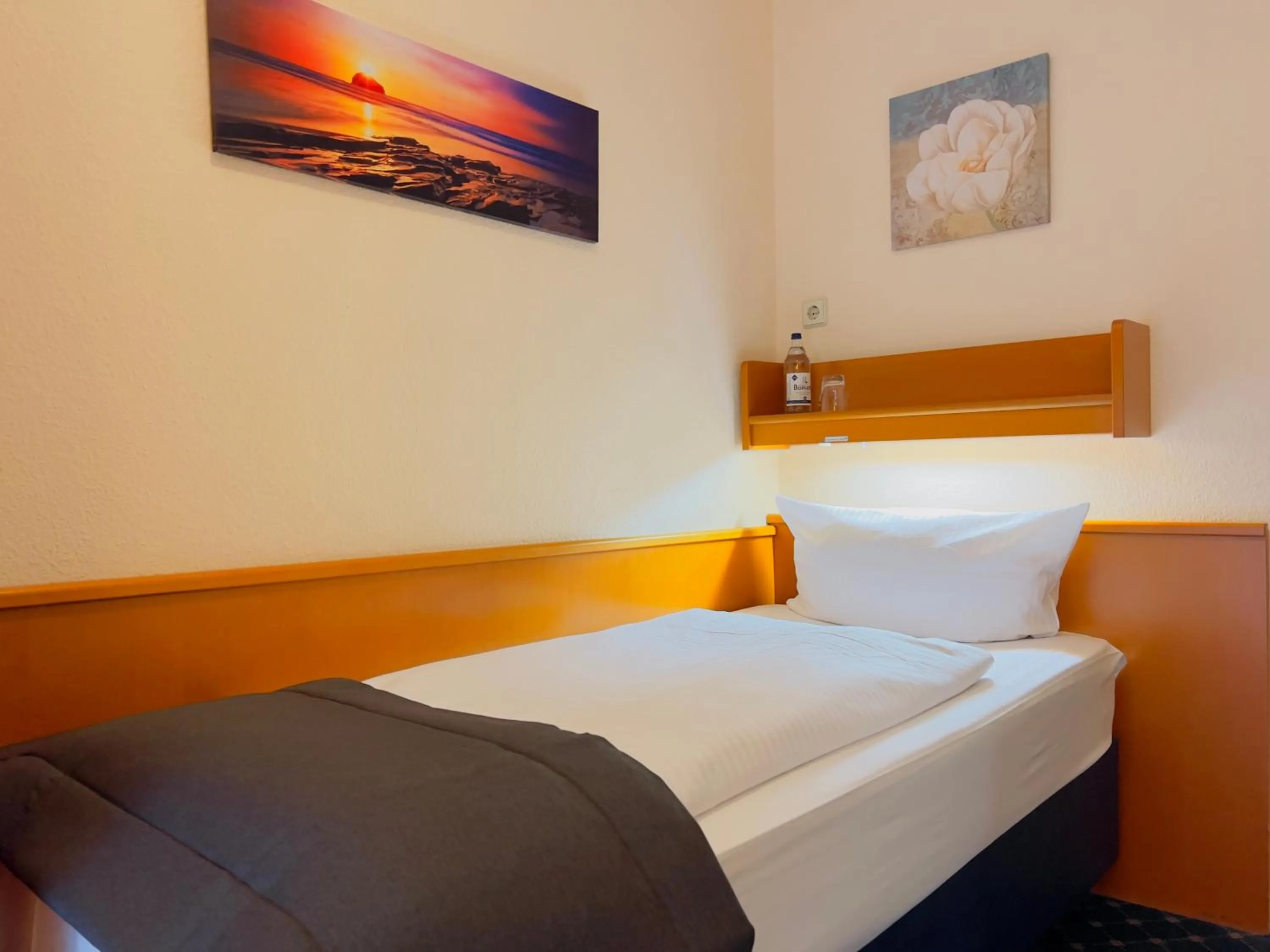 Bed in Elbbrücken Hotel