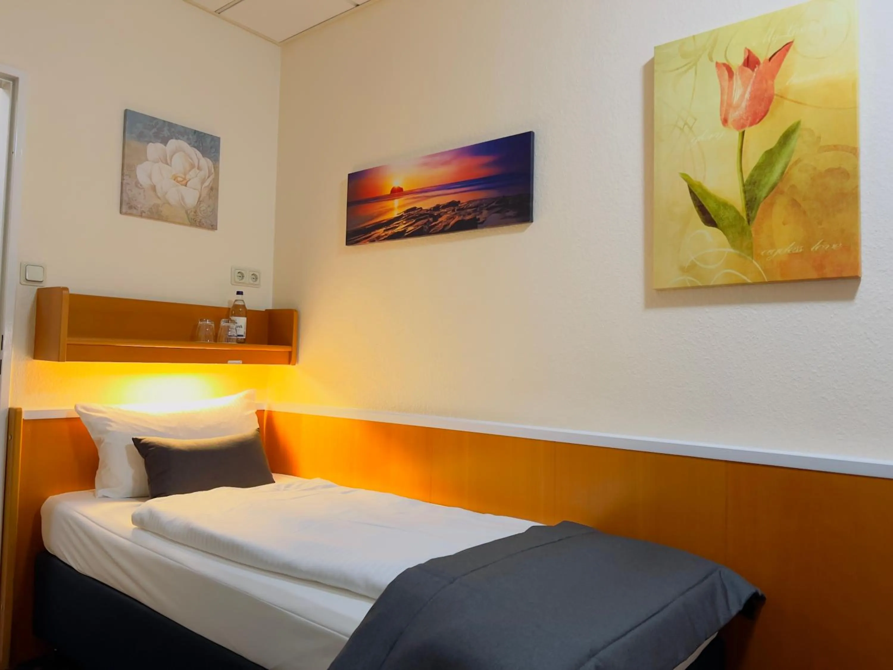 Bed in Elbbrücken Hotel