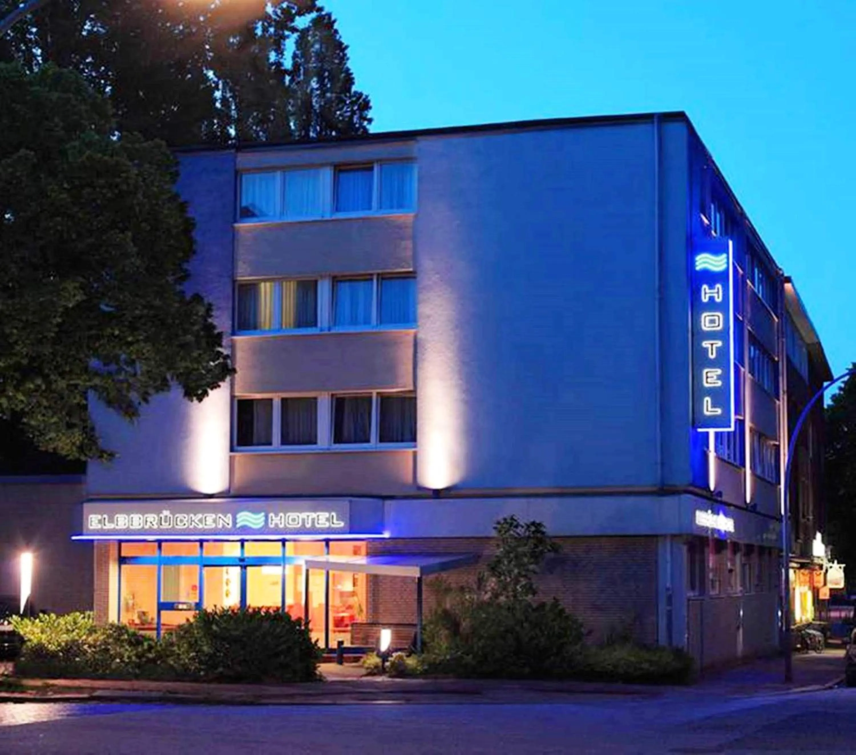 Property building in Elbbrücken Hotel