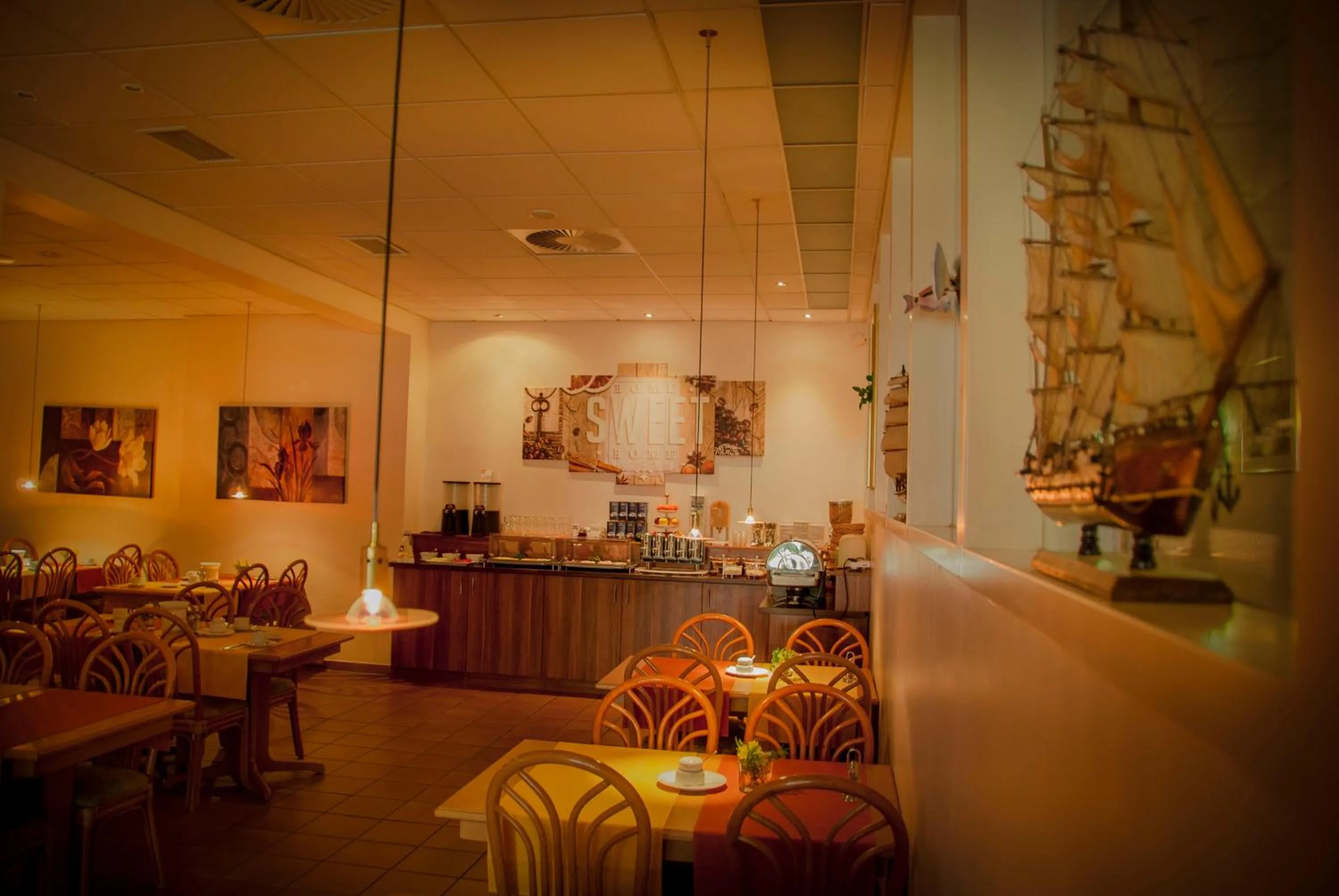 Restaurant/places to eat in Elbbrücken Hotel