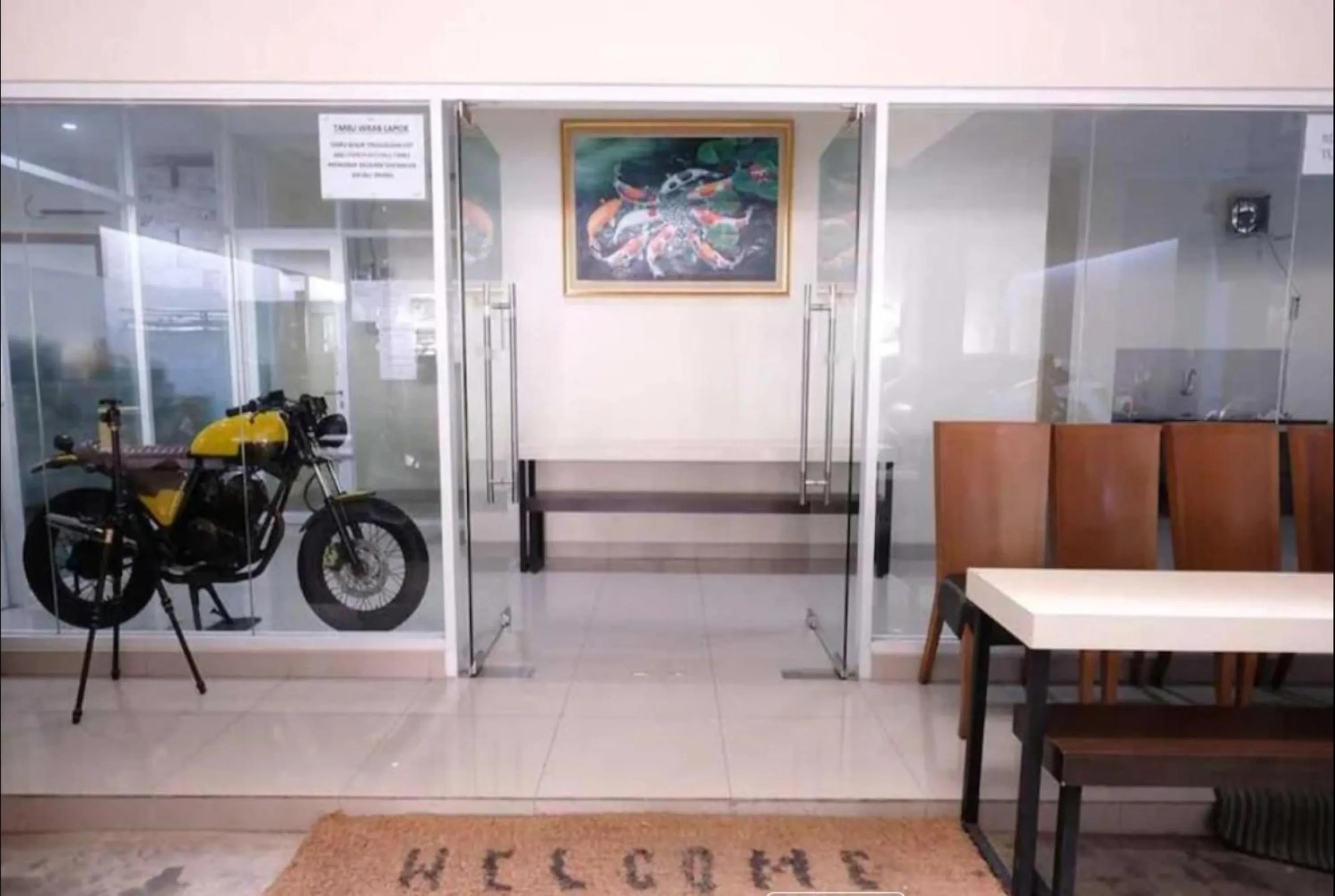 Facade/entrance in Giant Kost