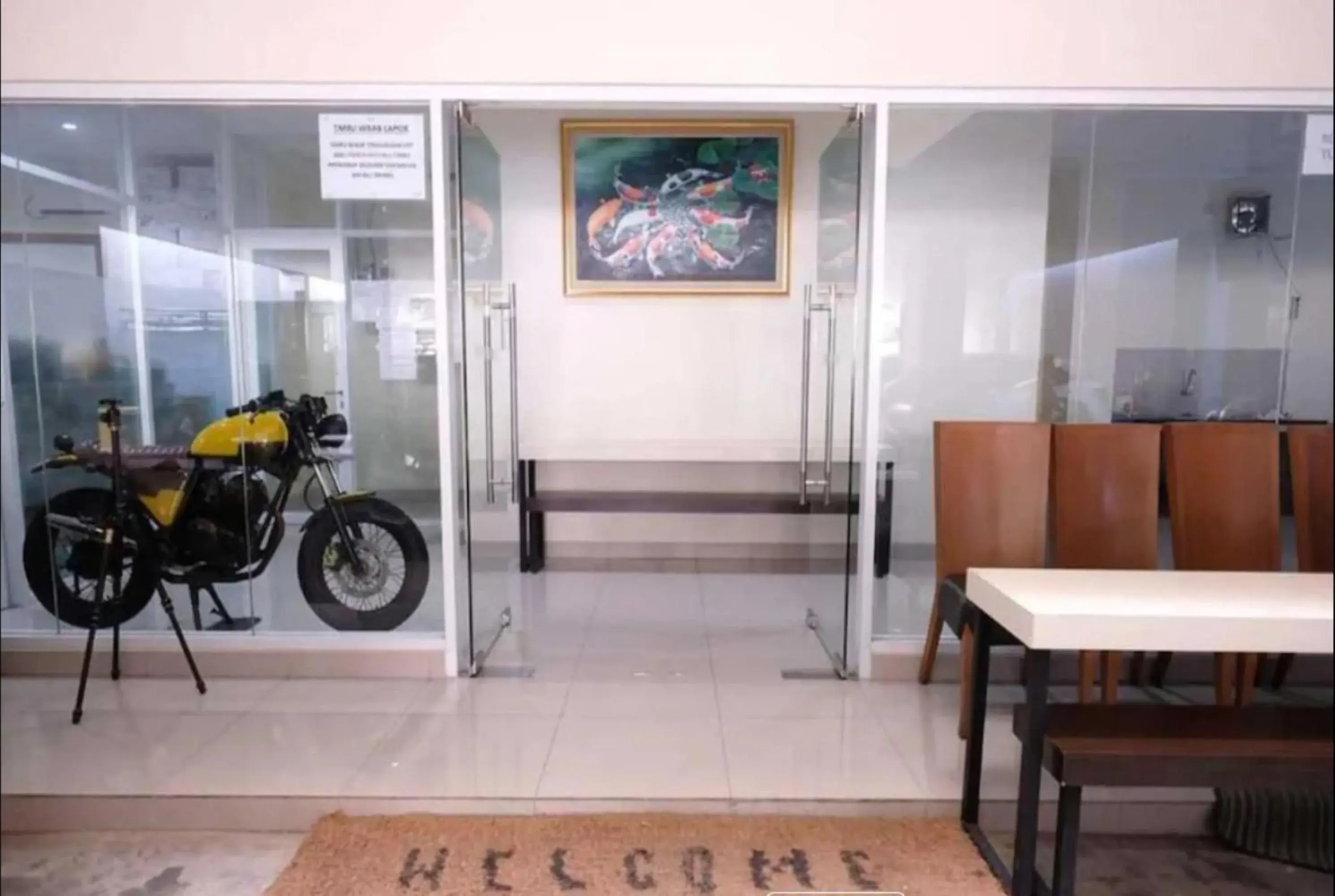 Facade/entrance in Giant Kost Facade/entrance in Giant Kost