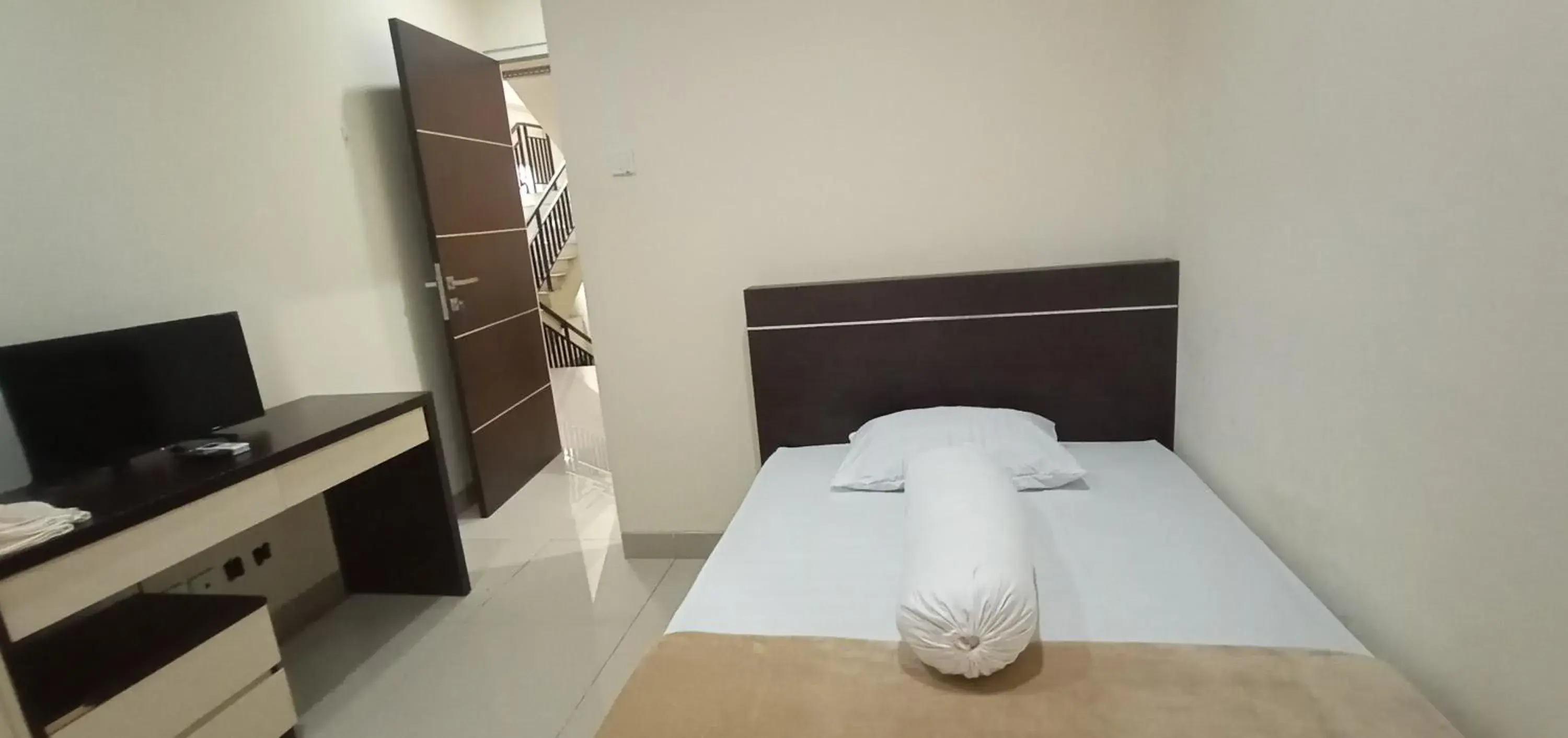 Bedroom, Bed in Giant Kost Bedroom, Bed in Giant Kost