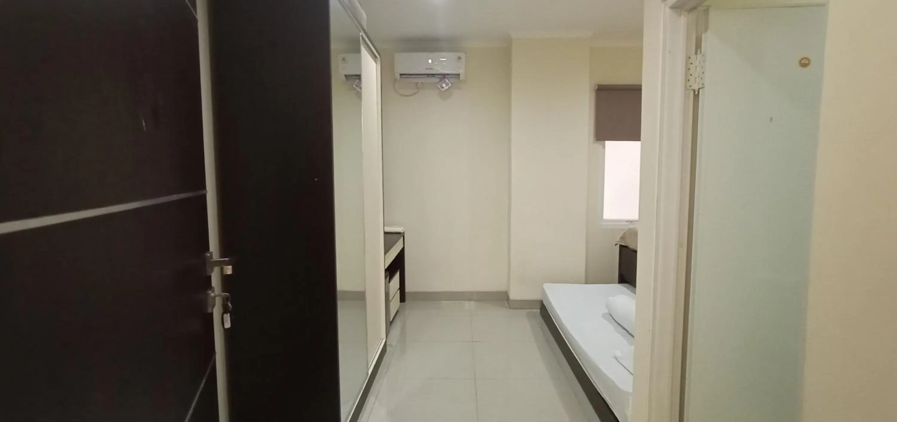 Bedroom, Bed in Giant Kost