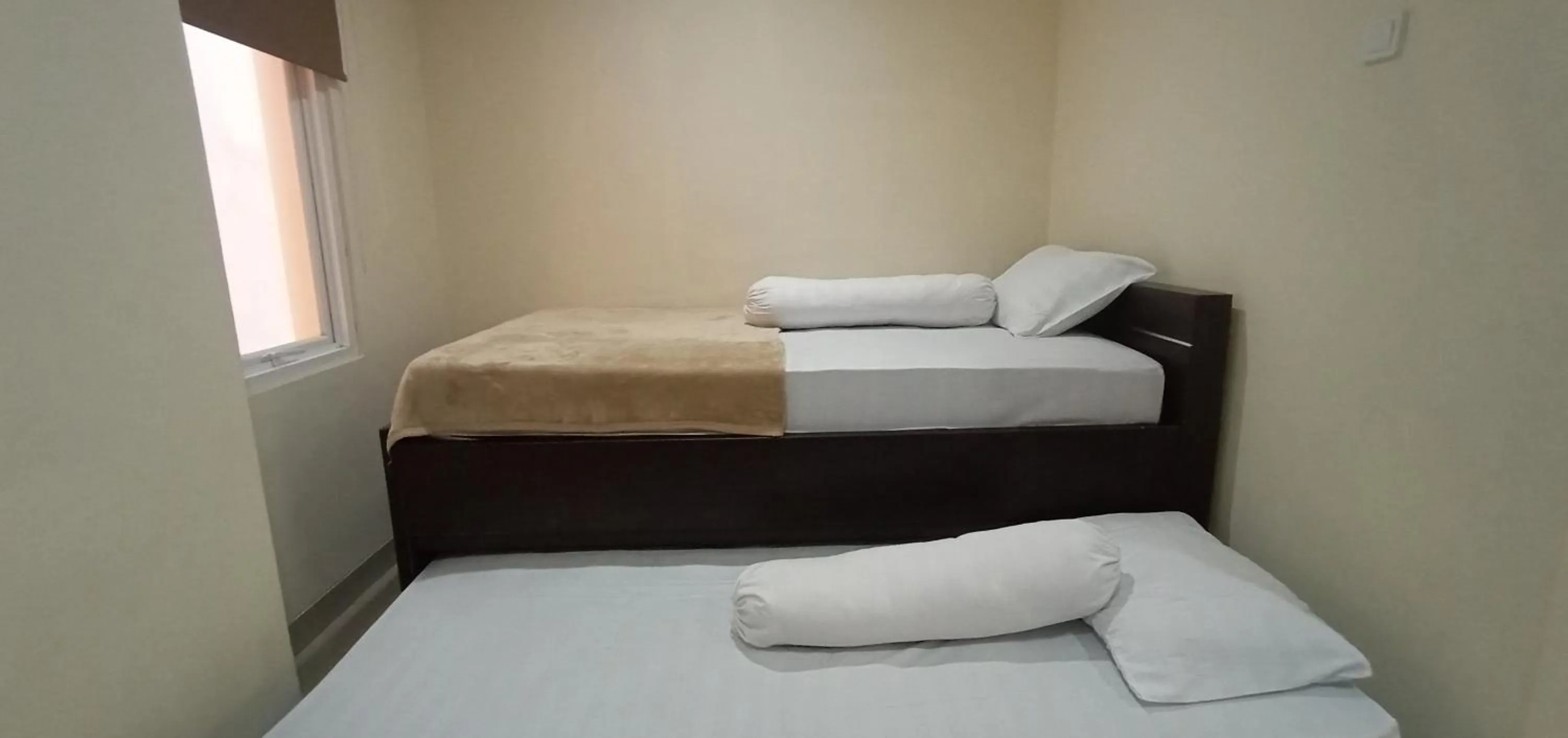 Bedroom, Bed in Giant Kost