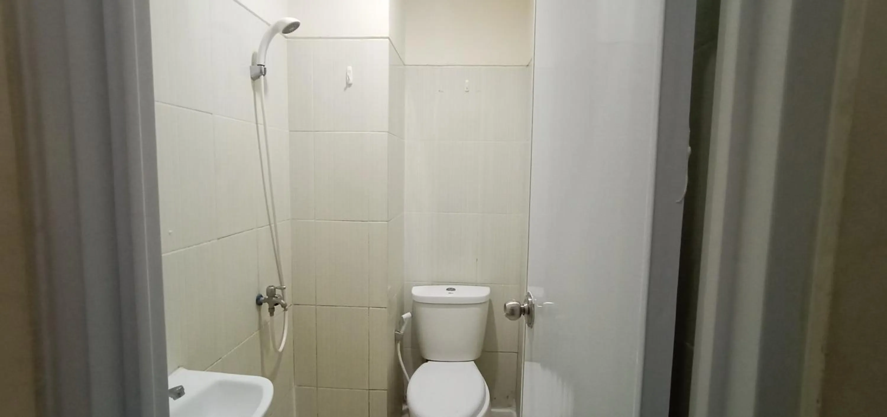 Bathroom in Giant Kost