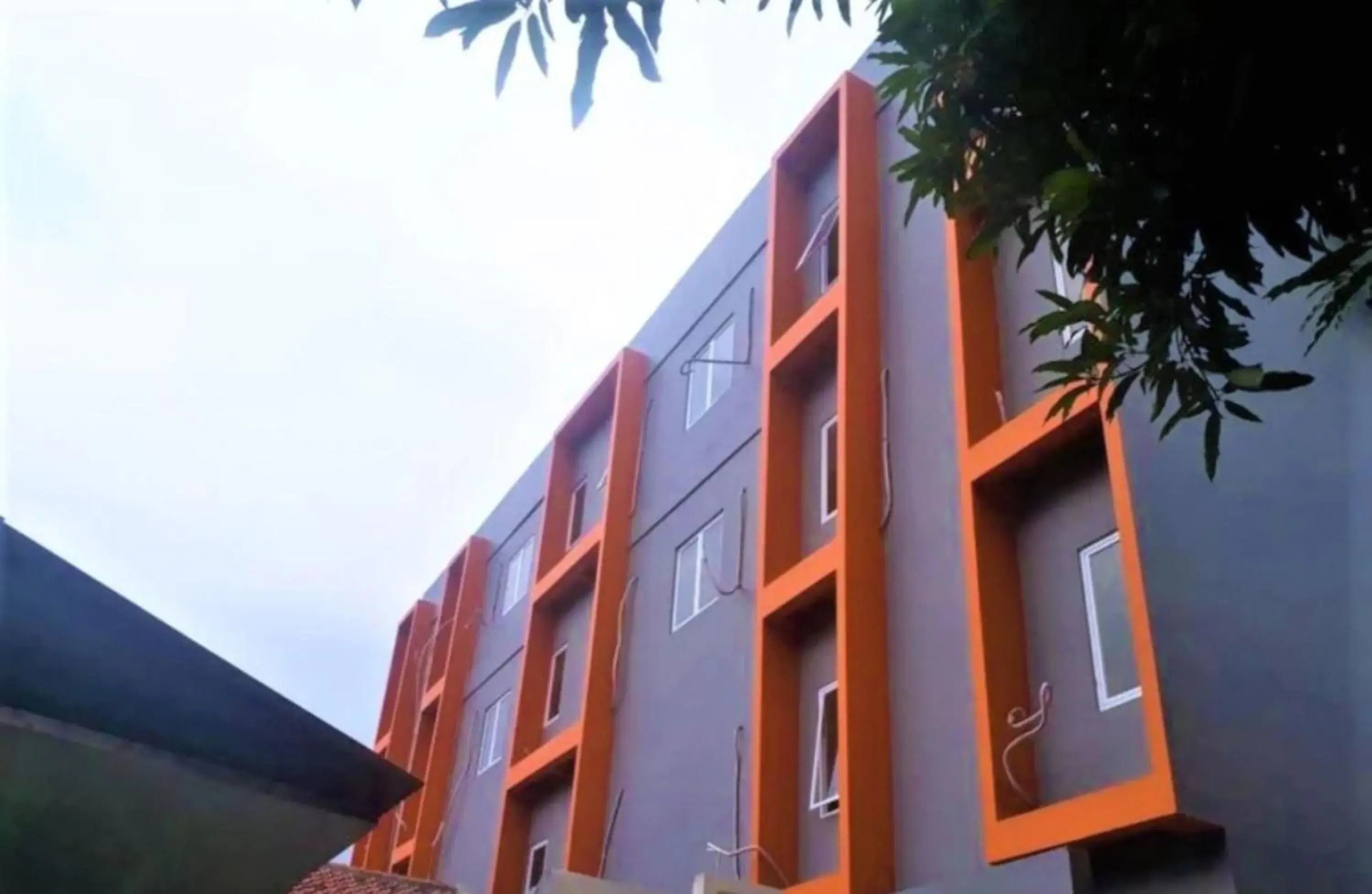 Property building in Giant Kost Property building in Giant Kost