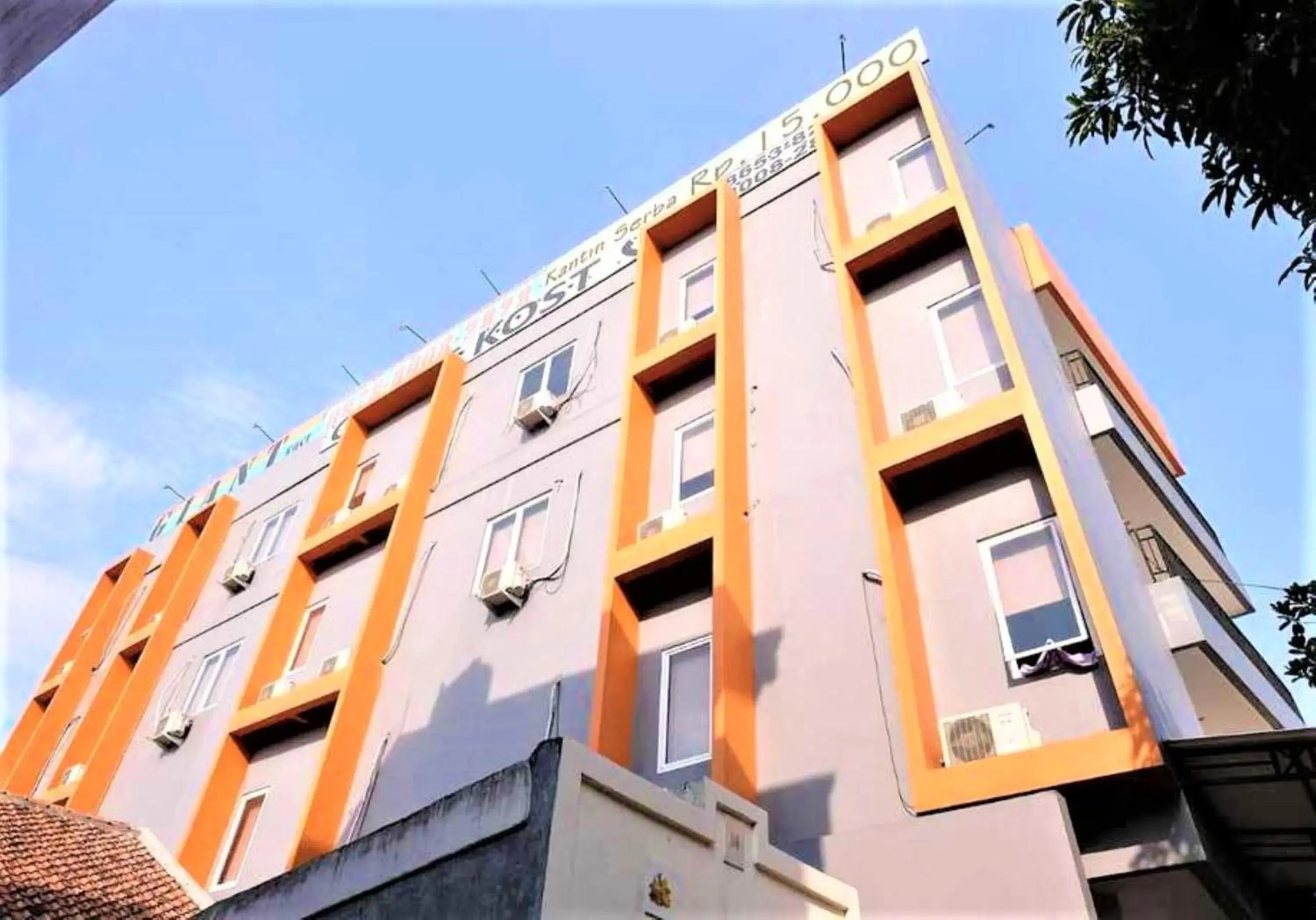 Property building in Giant Kost Property building in Giant Kost