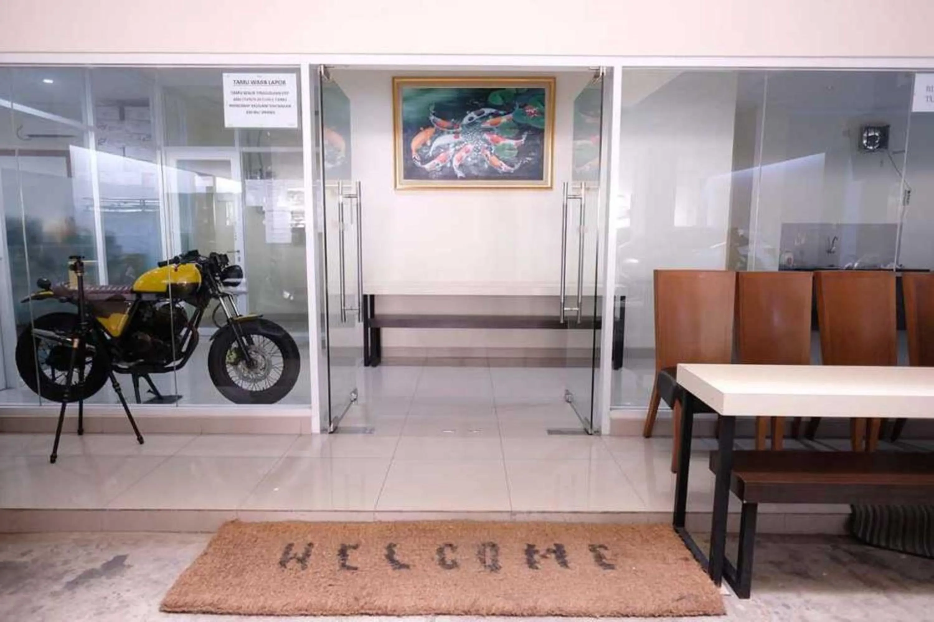 Facade/entrance in Giant Kost