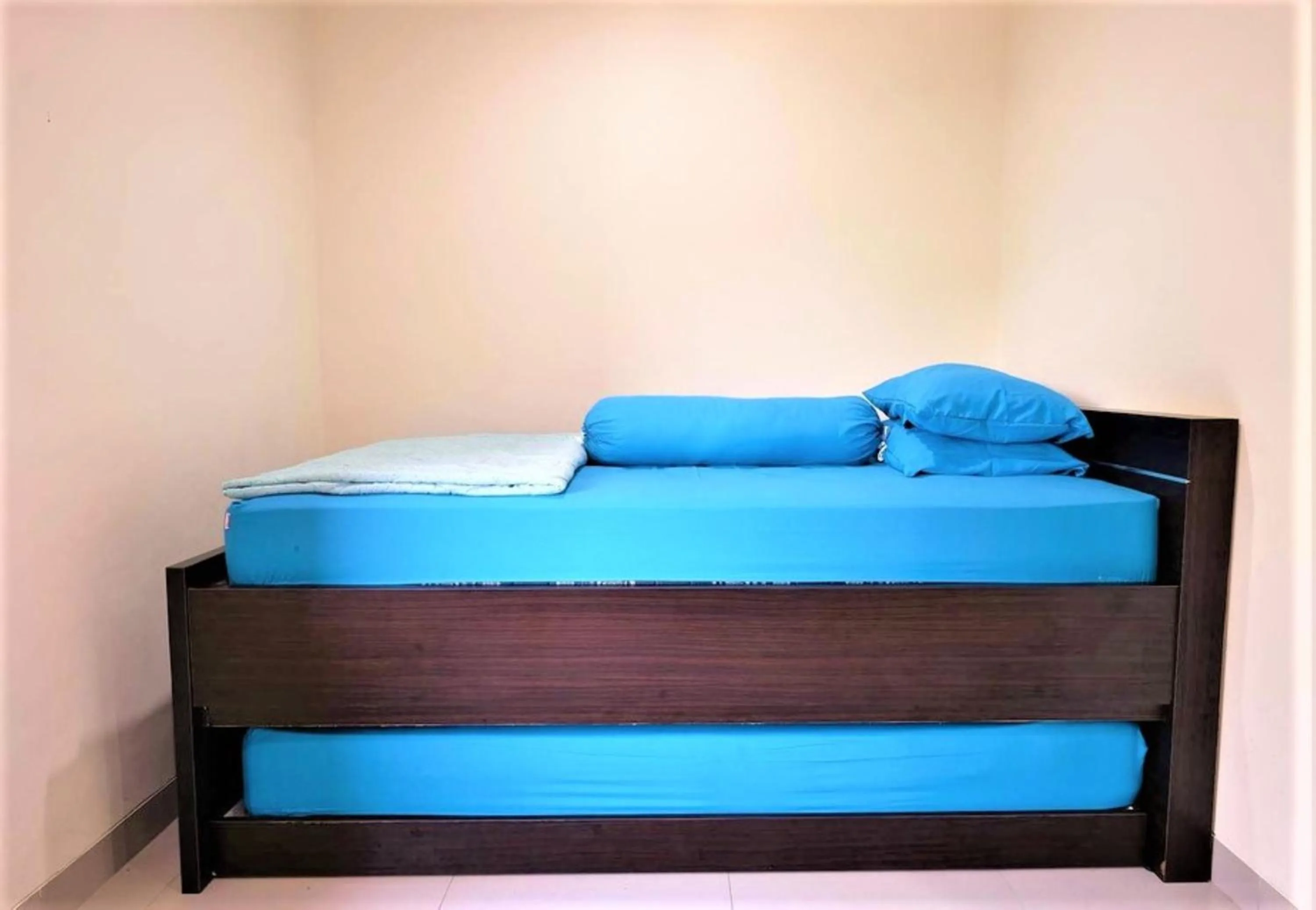 Bedroom, Bed in Giant Kost