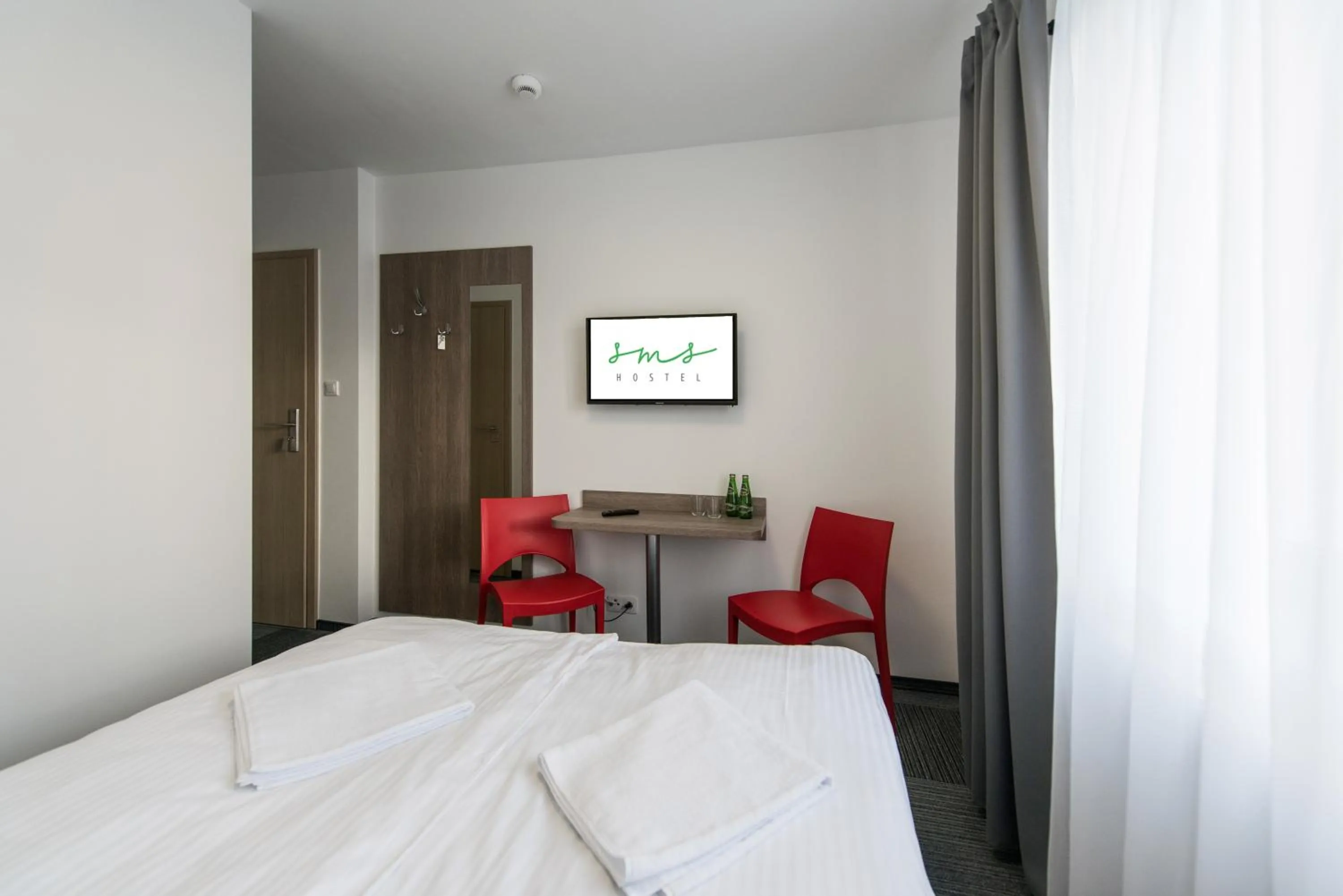 Bed in Hostel SMS FREE PARKING