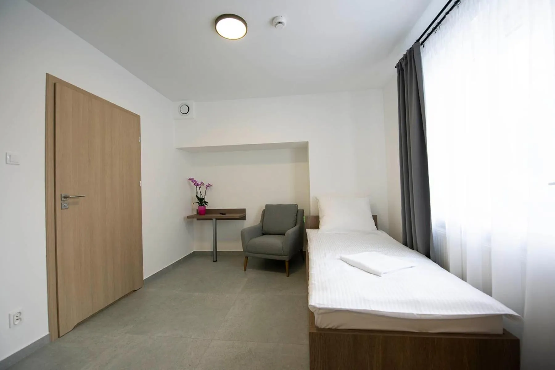 Photo of the whole room in Hostel SMS FREE PARKING