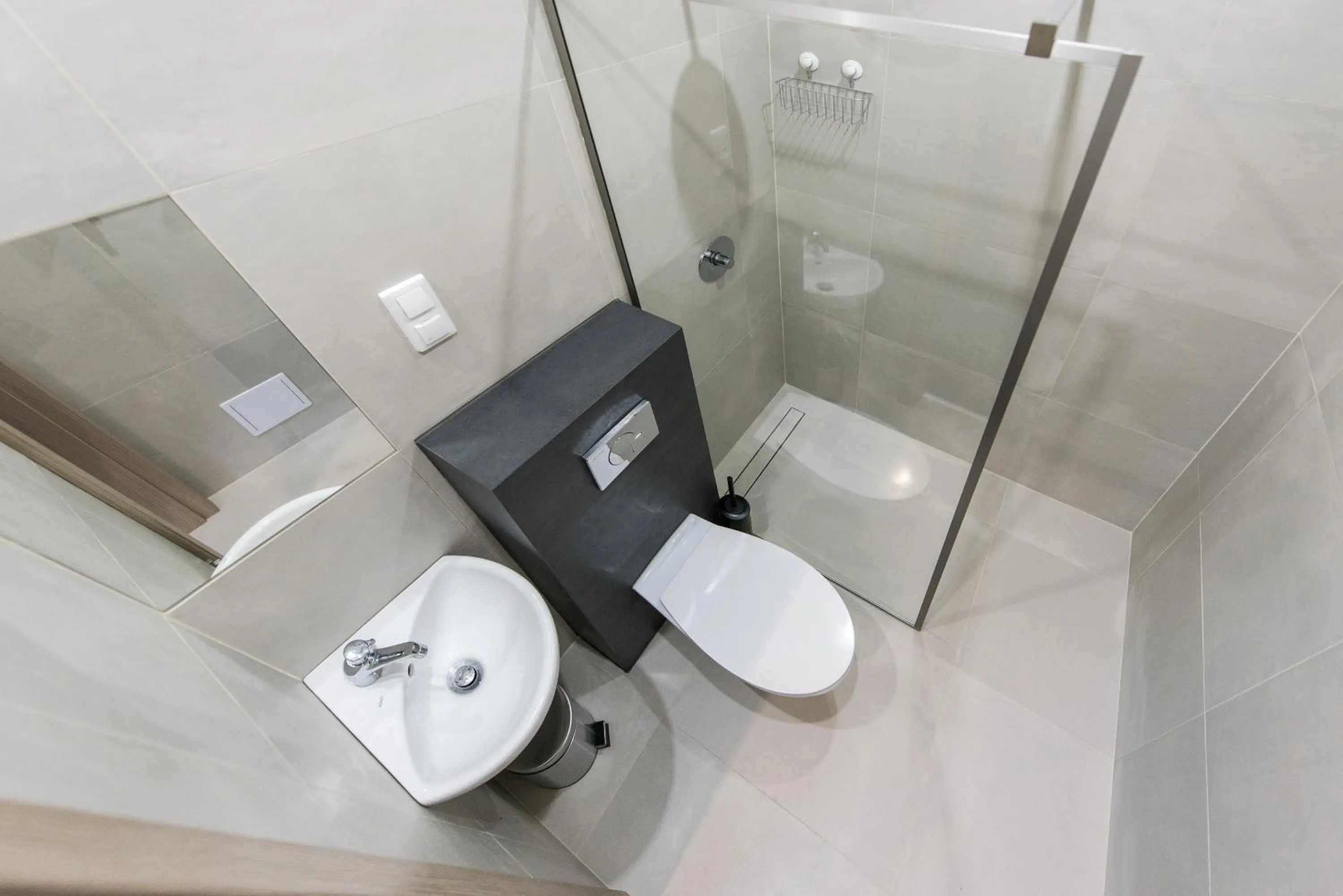 Shower in Hostel SMS FREE PARKING