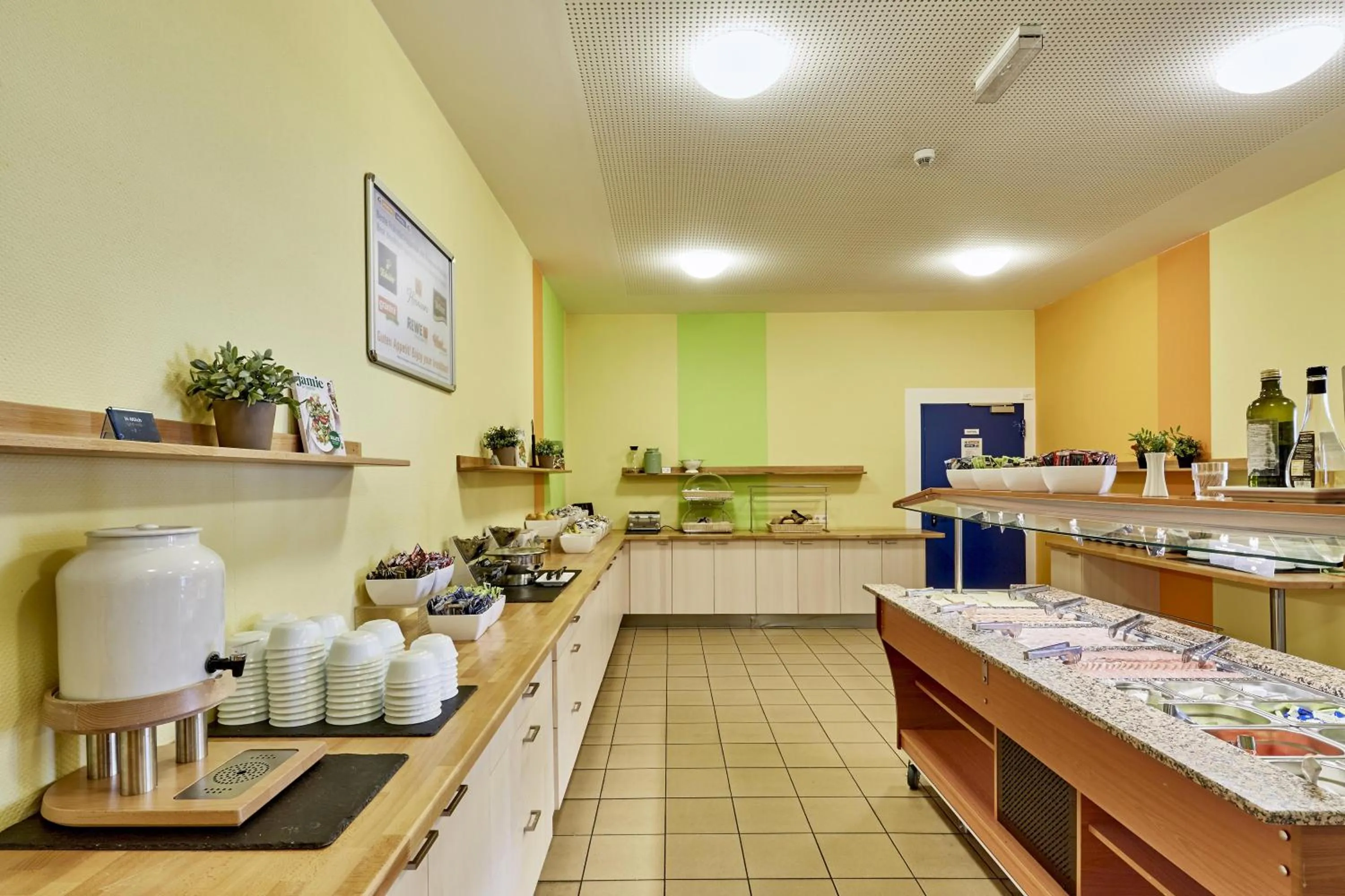 Restaurant/places to eat in a&o Aachen Hauptbahnhof